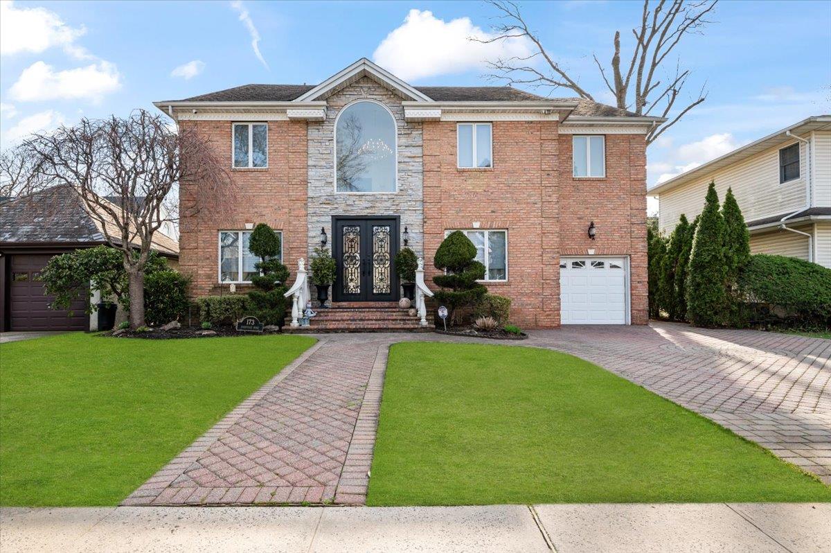 Garden City Real Estate Listings Main Image