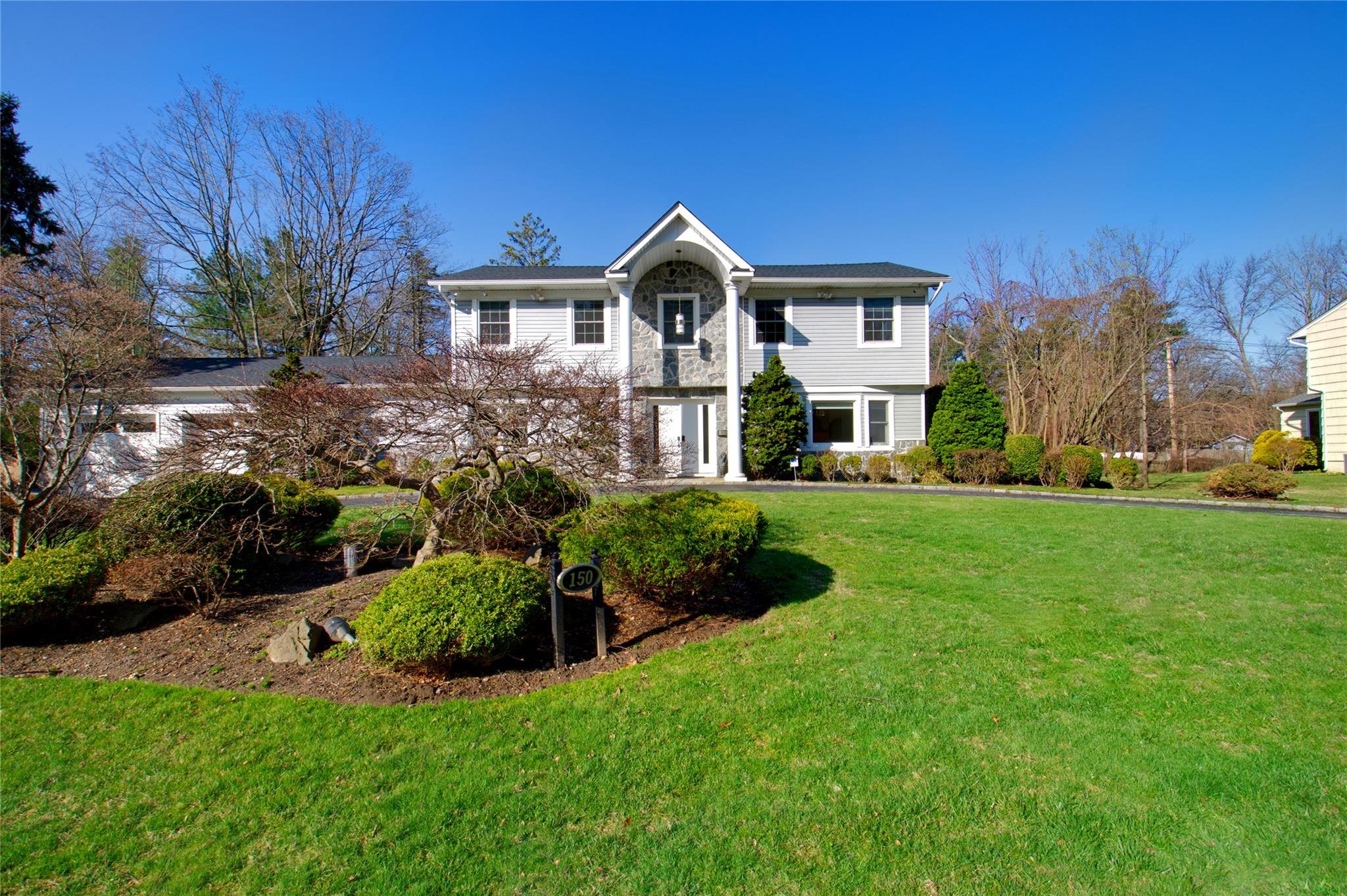 150 Hummingbird Dr Property Photo