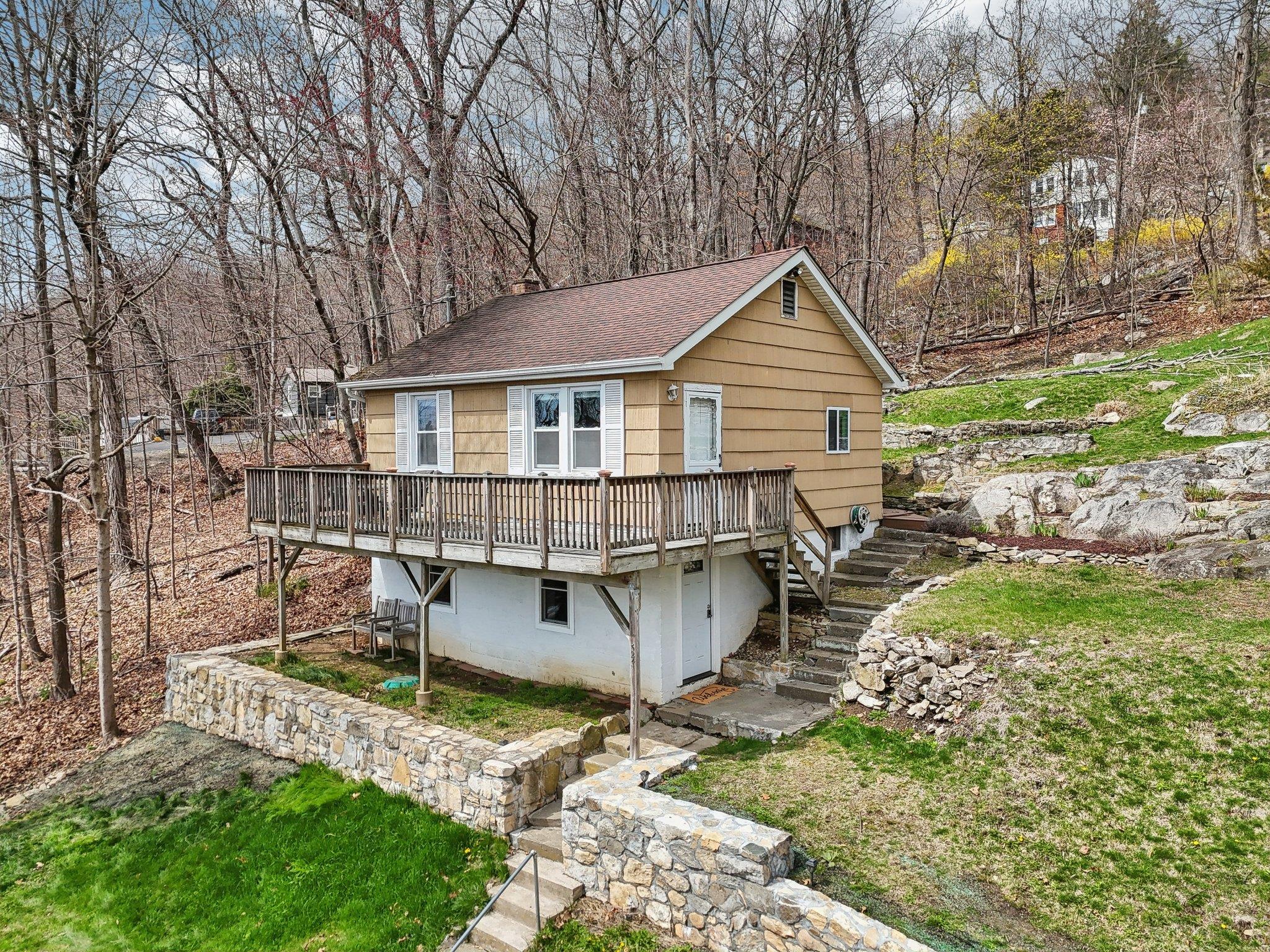 324 Lake Drive Property Photo