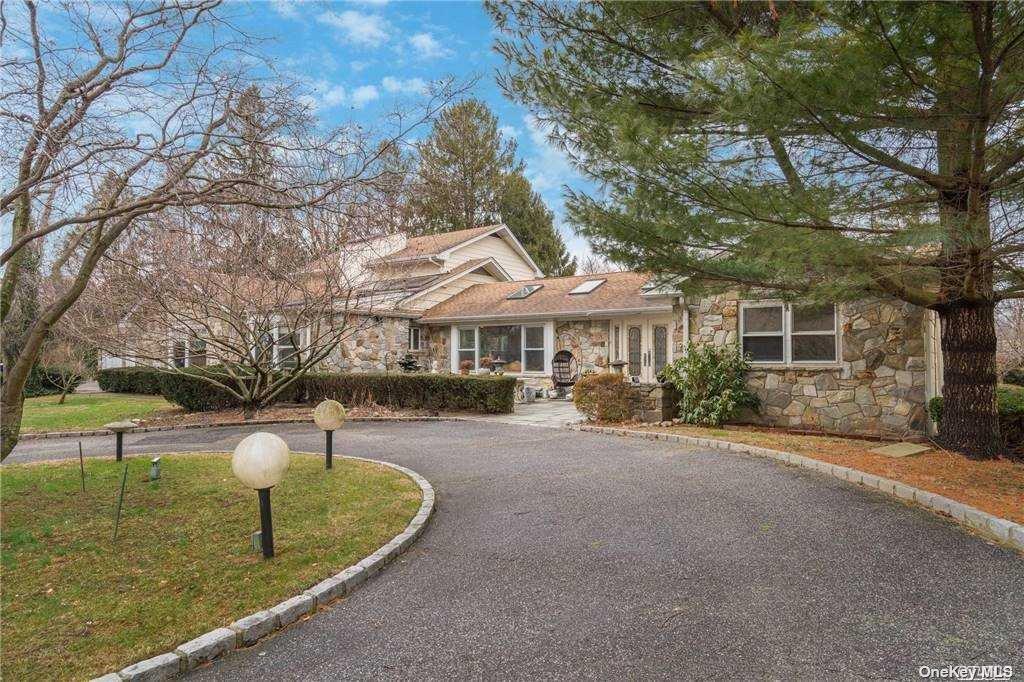 335 Jericho Turnpike Property Photo