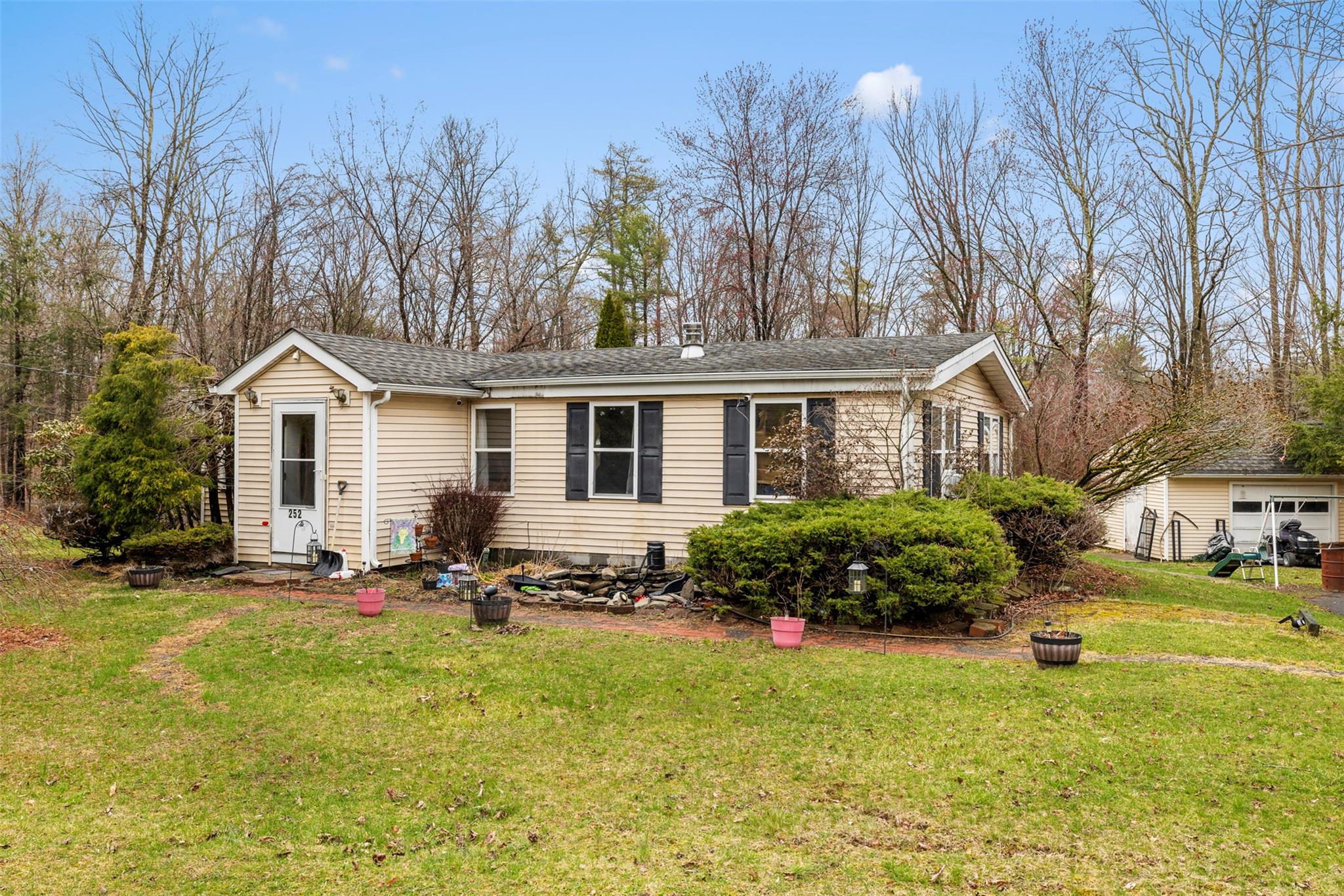 252 Ruby Road Property Photo