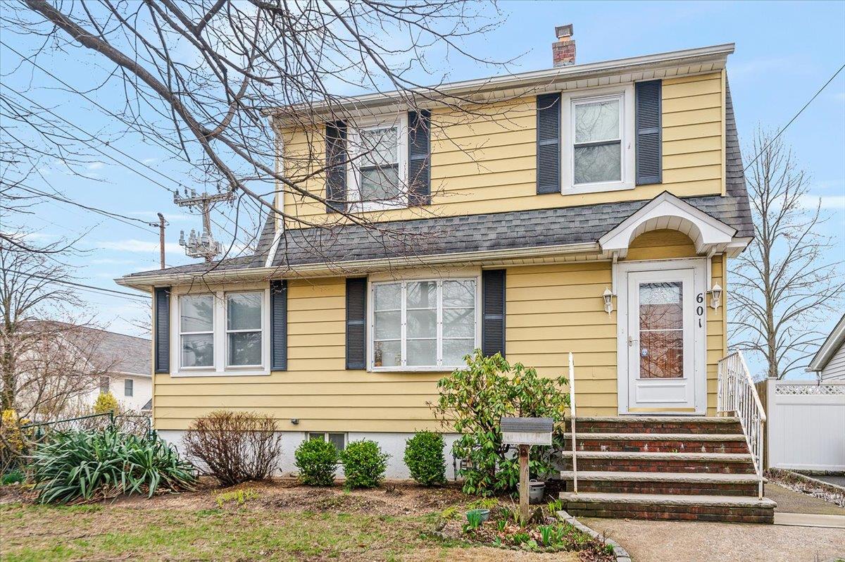 601 Hughes St Property Photo
