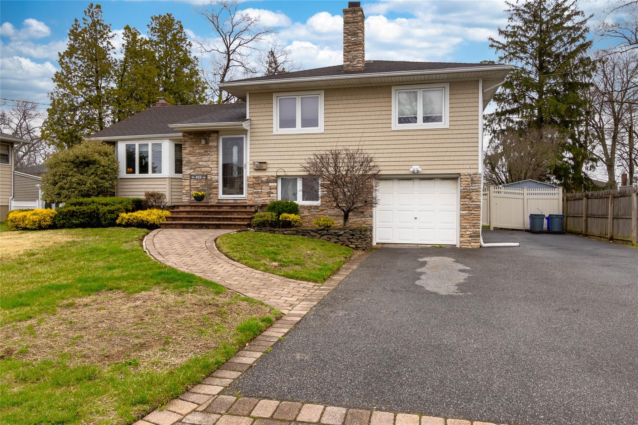 469 French Avenue Property Photo
