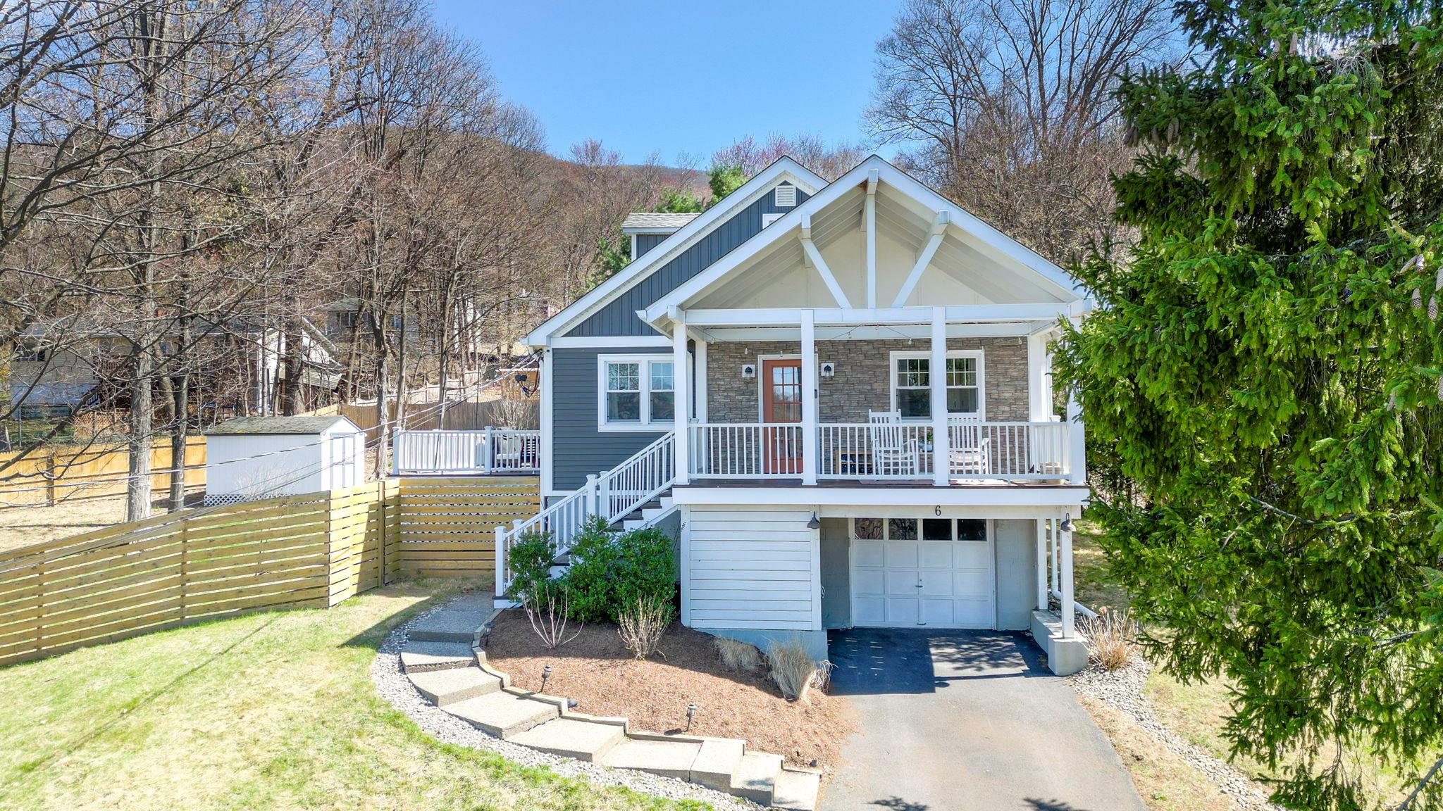 6 Meadow Ln Property Photo