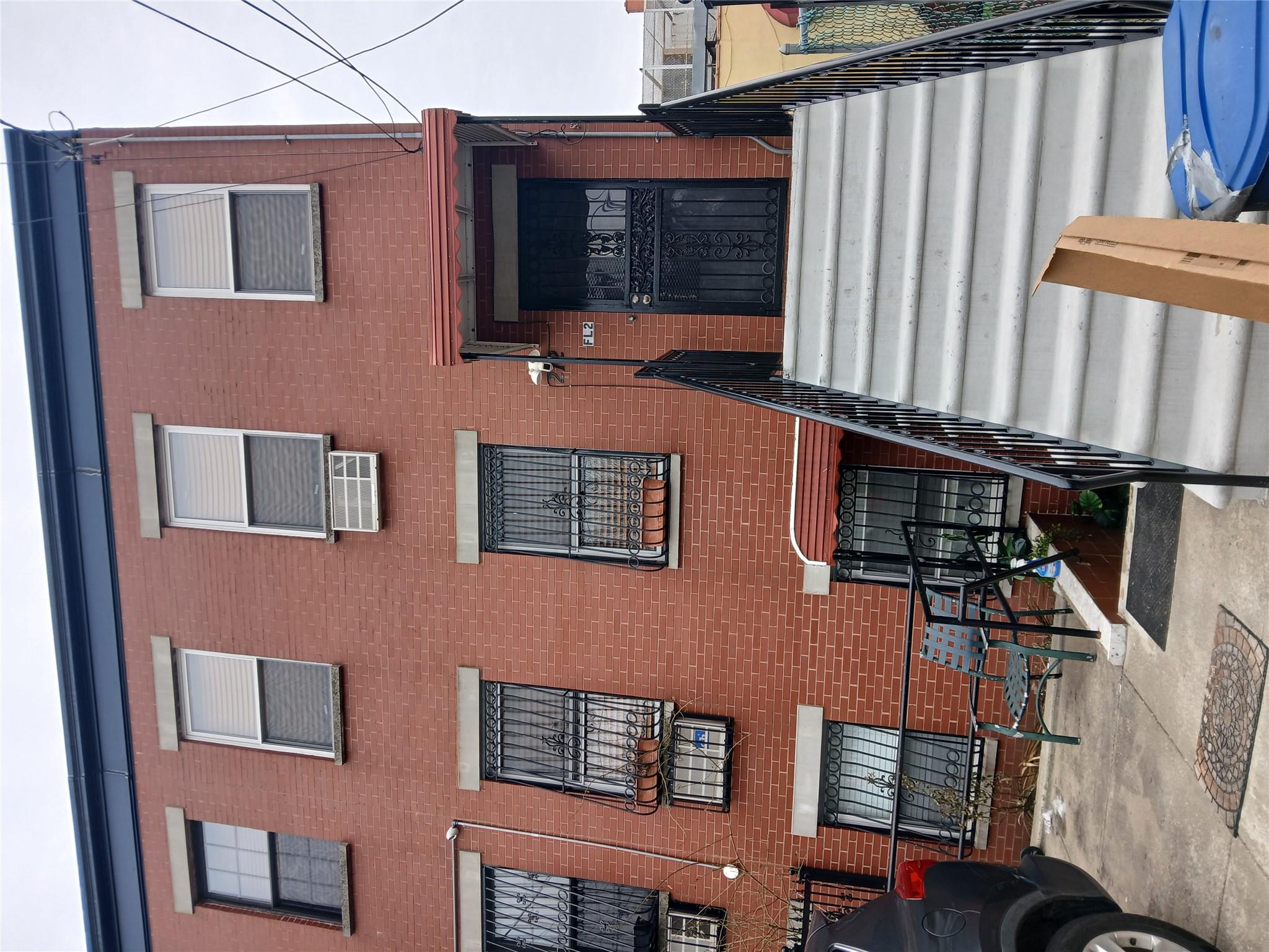 212 Milford St Property Photo