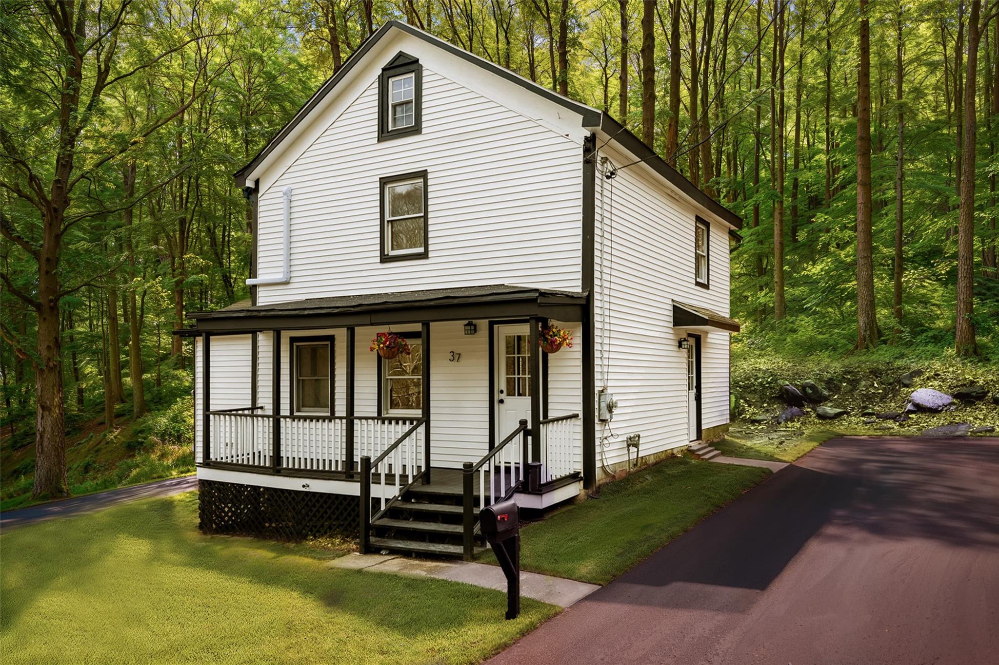 37 Maple Avenue Property Photo