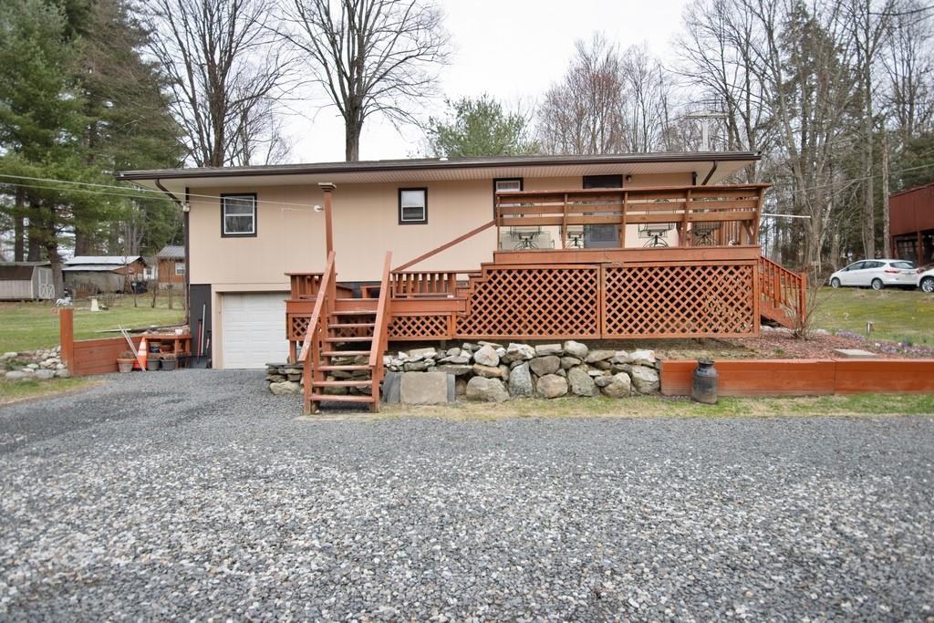 16 Farmingdale Ln Property Photo 1