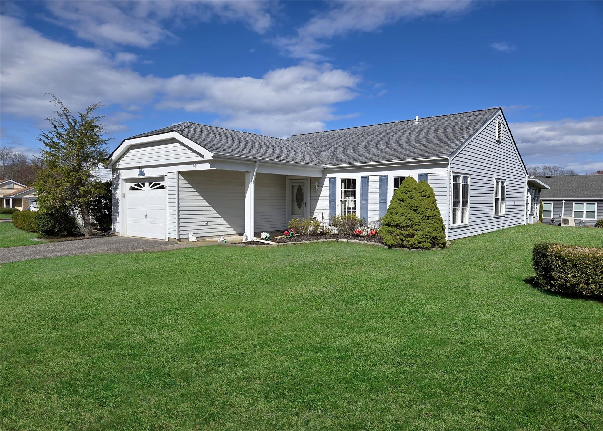 562 Stratford Lane Property Photo