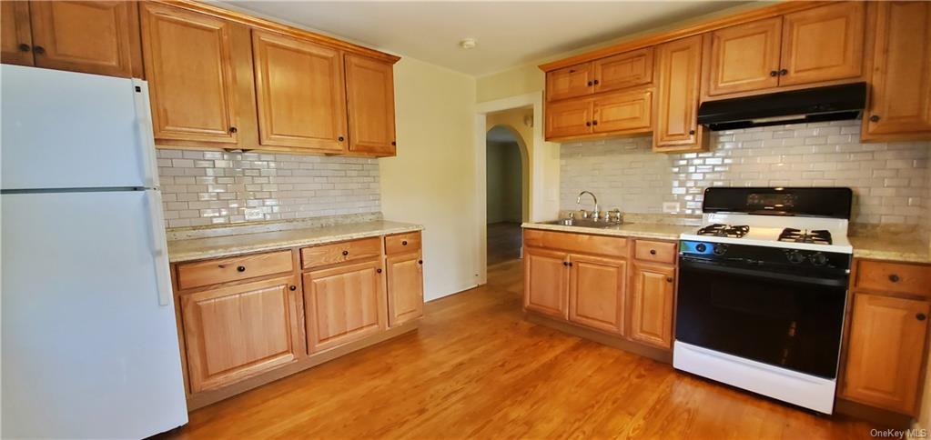 85 Hutchinson Ave Property Photo