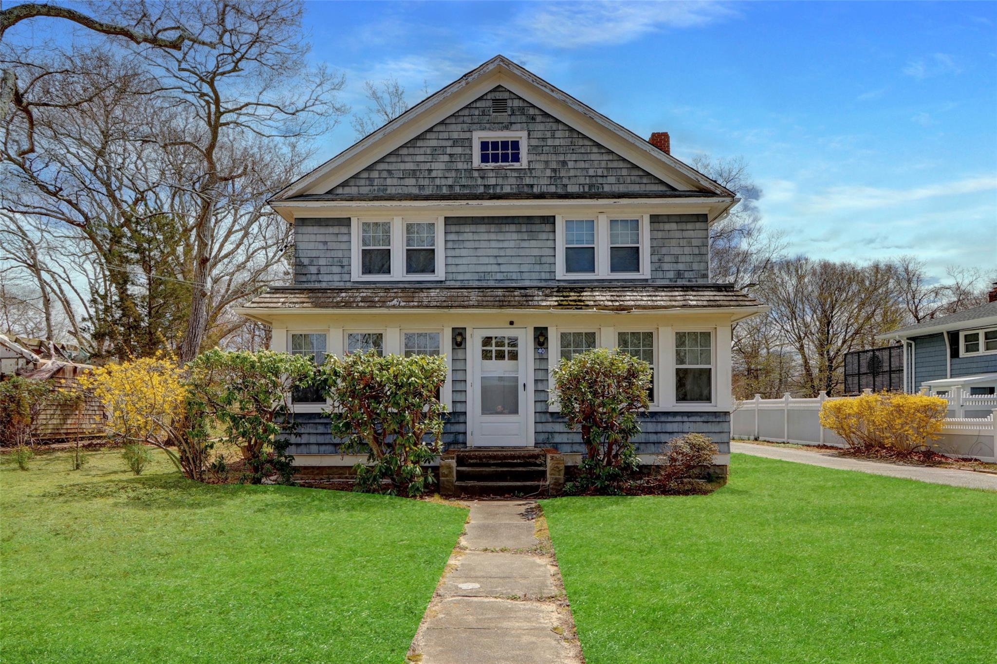 40 Argonne Rd E Property Photo
