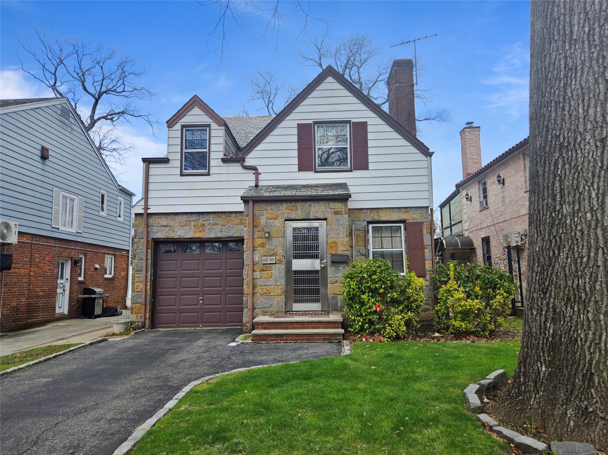 18645 Grand Central Parkway Property Photo