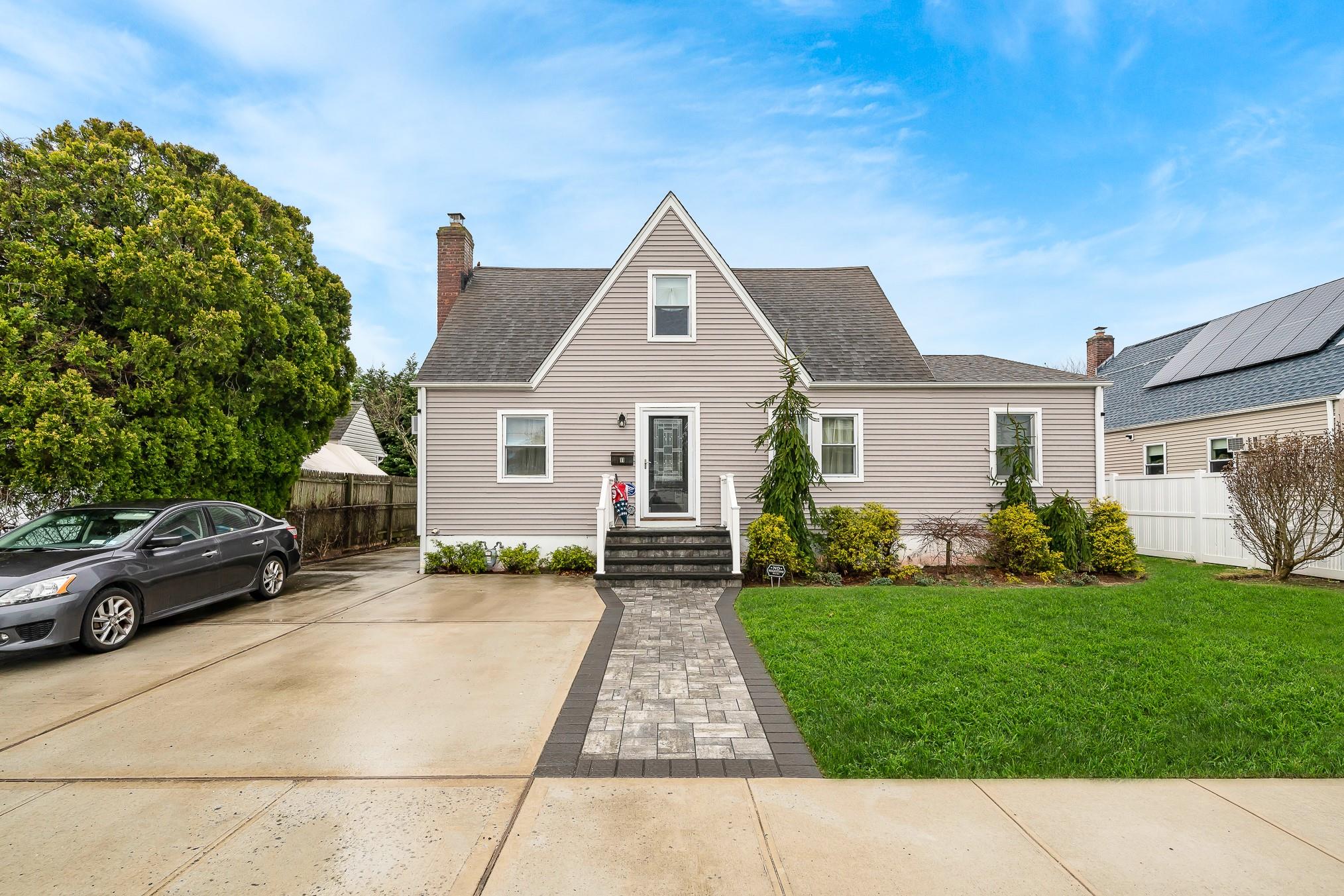 11 Deauville Parkway Property Photo