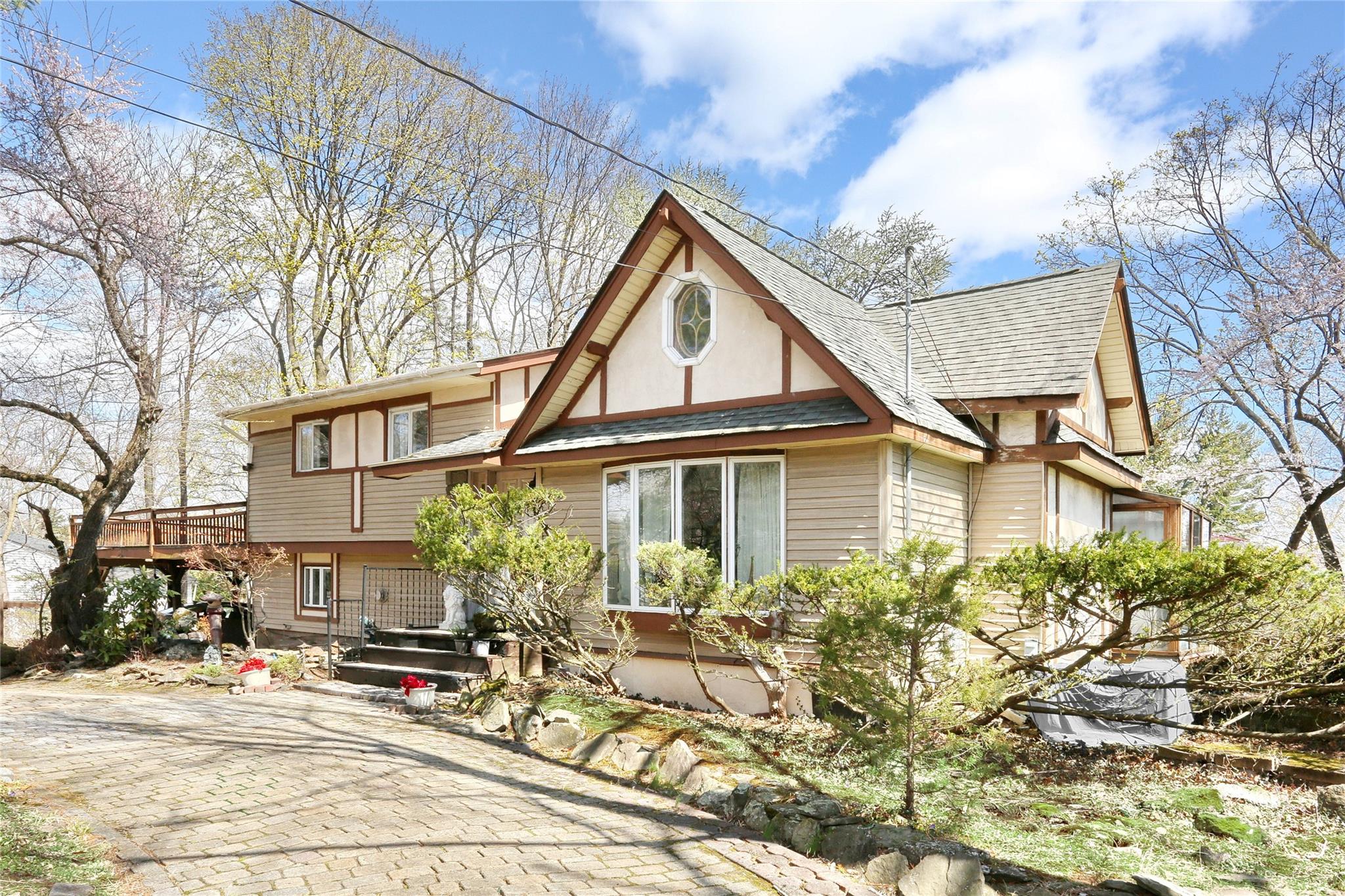 60 Lyncrest Avenue Property Photo