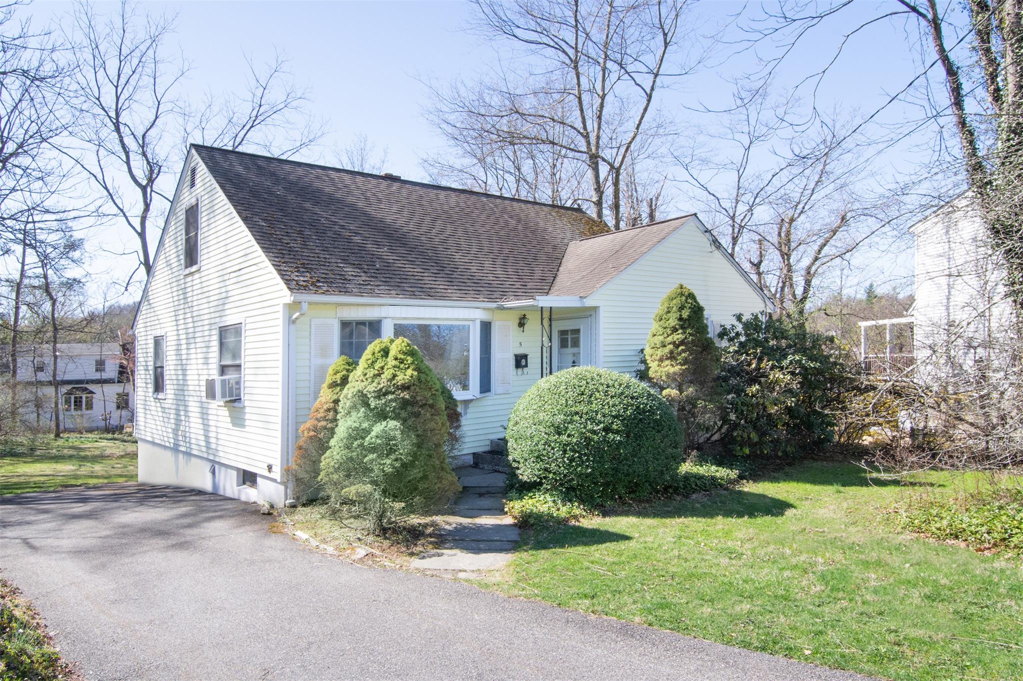 5 Amawalk Court Property Photo