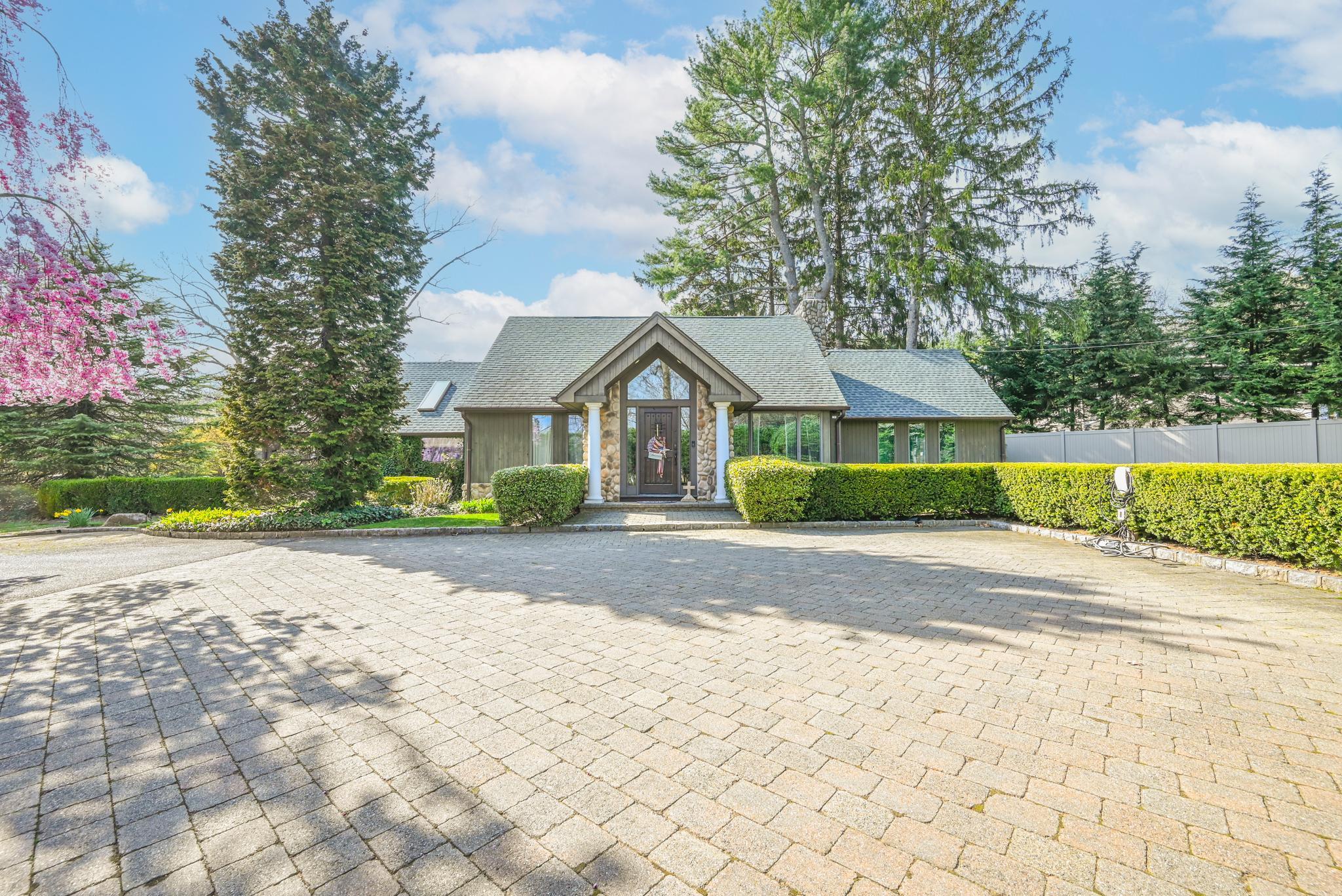 527 Deer Park Avenue Property Photo