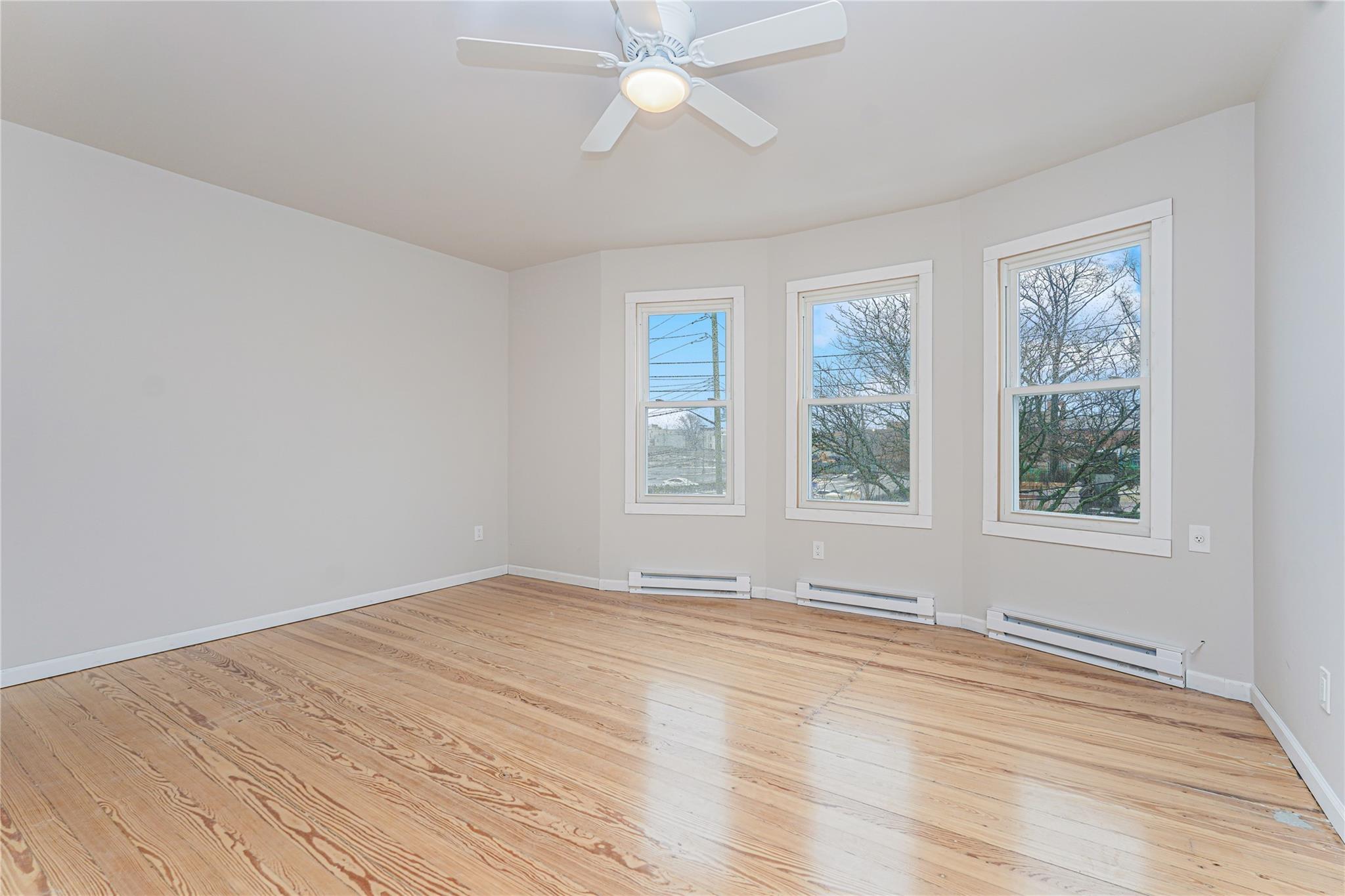 10305 Real Estate Listings Main Image