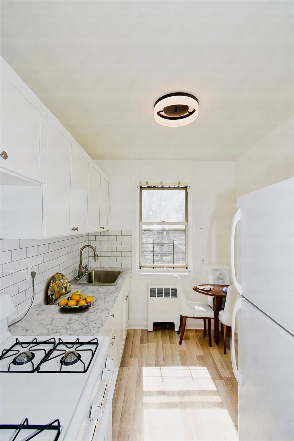 33 E Grand B3c Property Photo 5