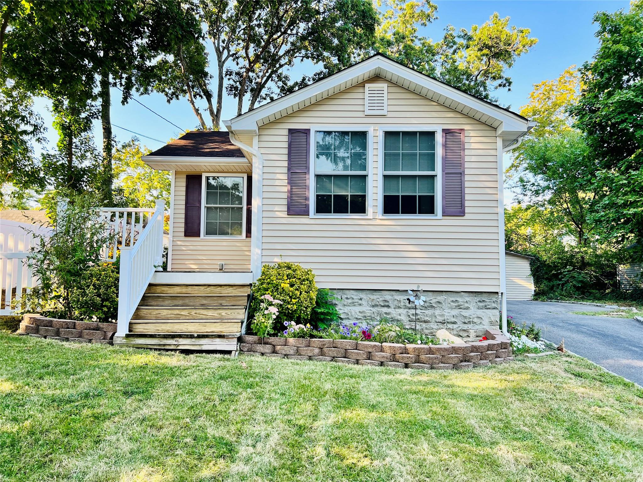 191 Dakota Street Property Photo