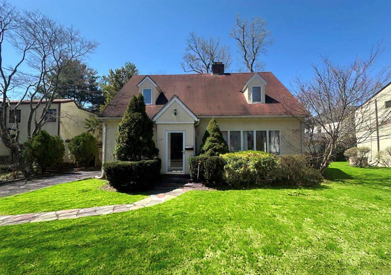 18 Burbury Ln Property Photo