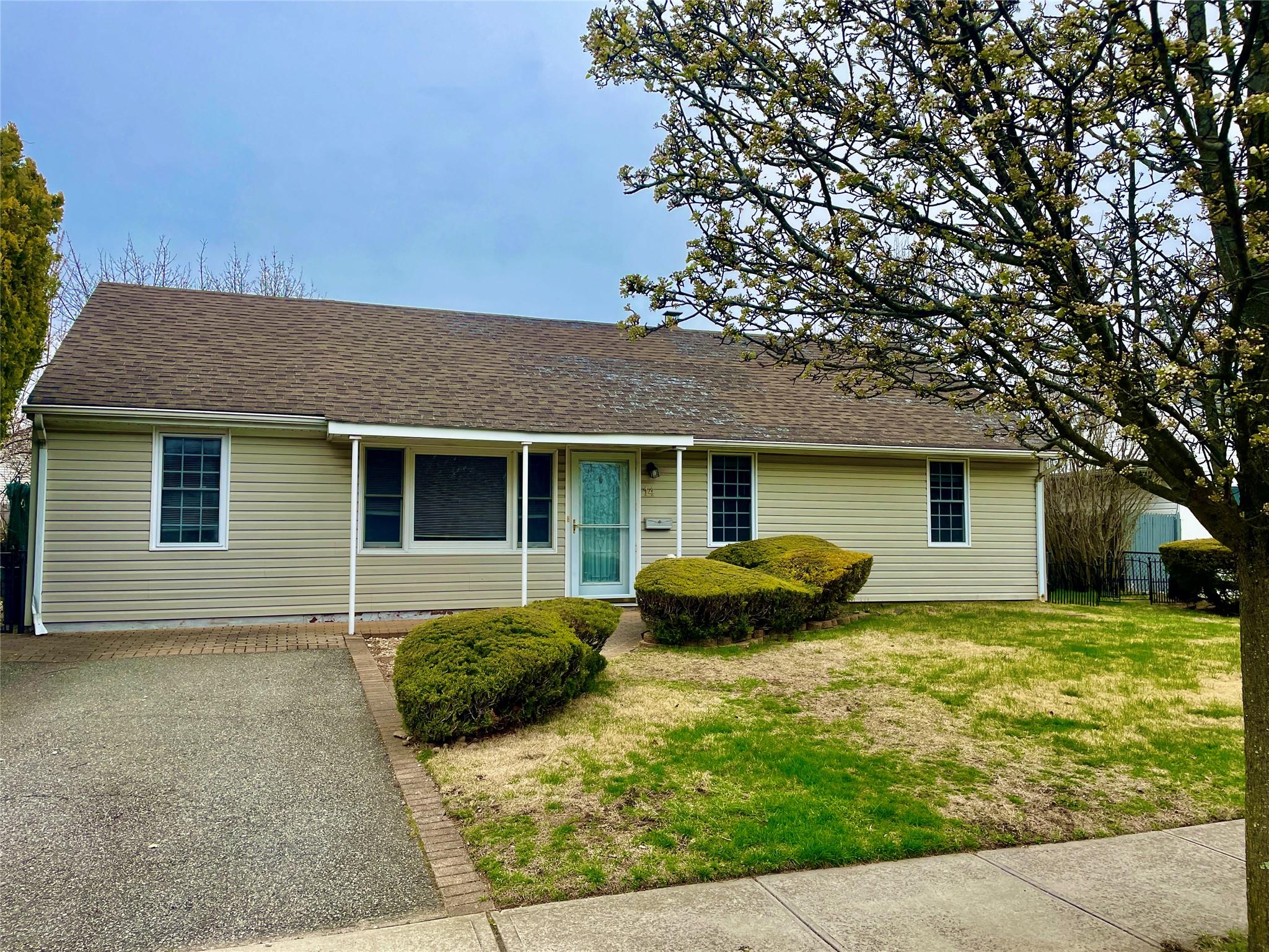 14 Eldorado Boulevard Property Photo