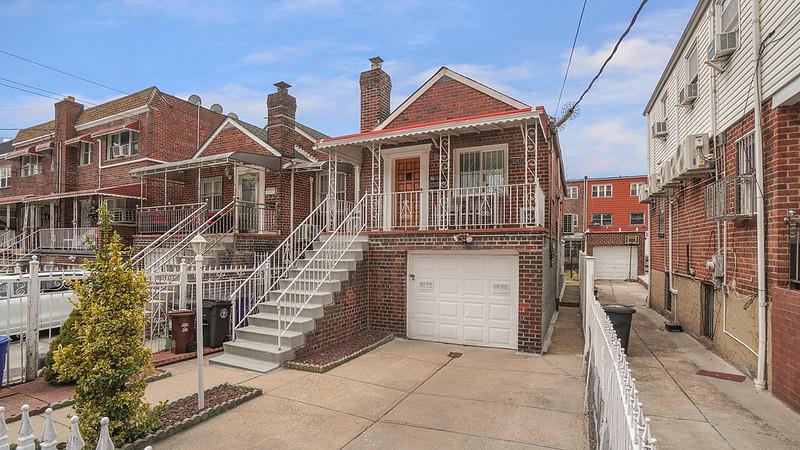 3217 Tenbroeck Avenue Property Photo