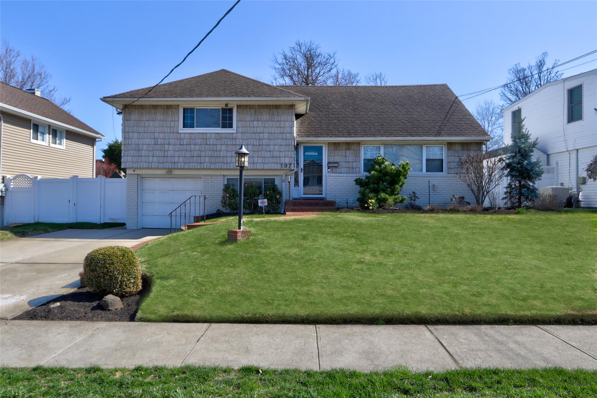 197 W Henrietta Avenue Property Photo