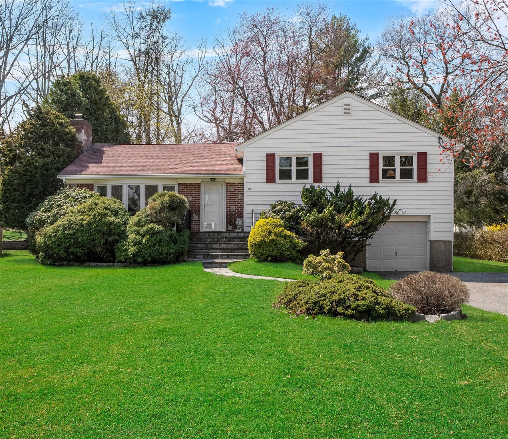 193 Pinewood Road Property Photo