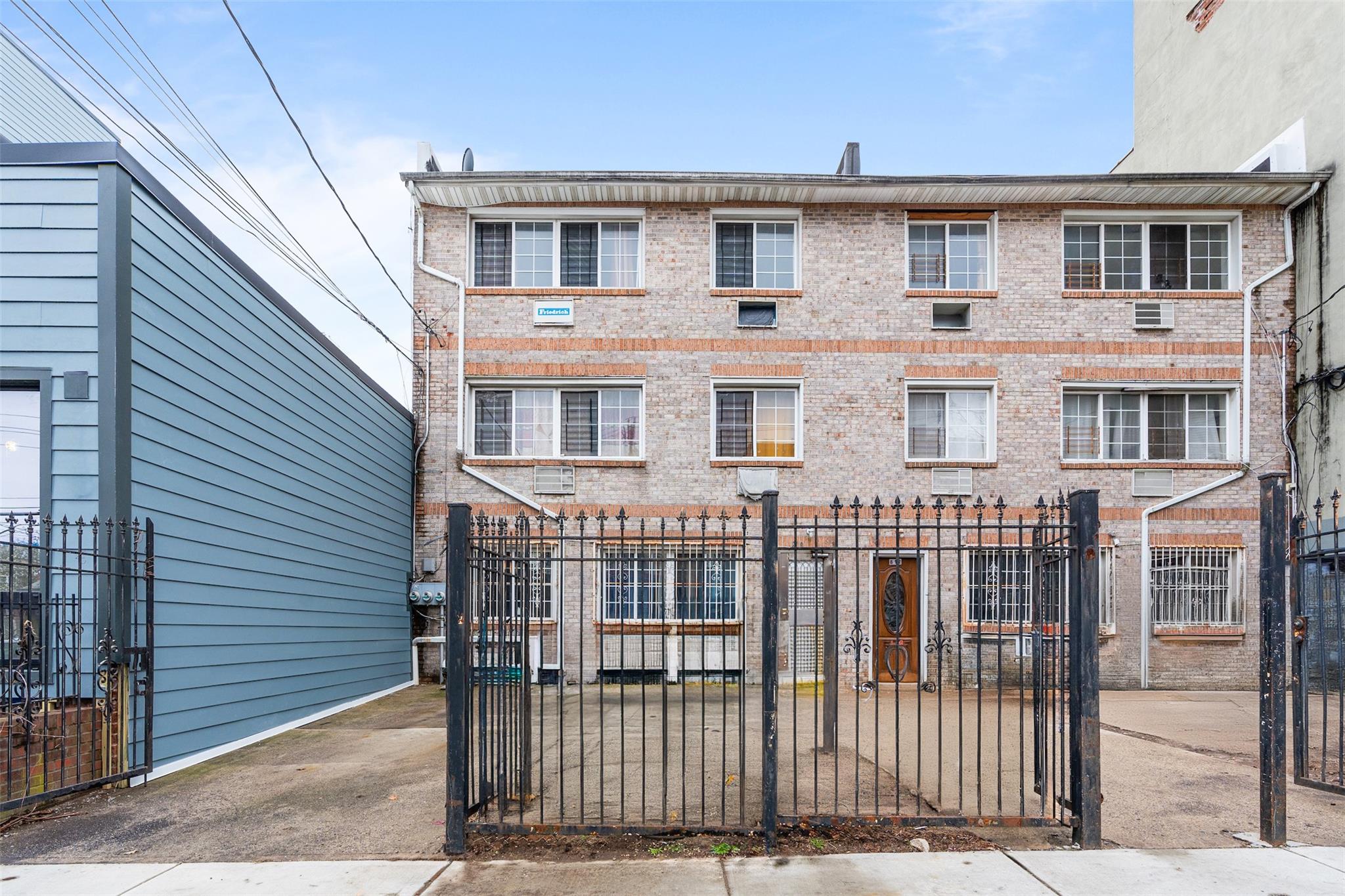 816 Dumont Avenue Property Photo