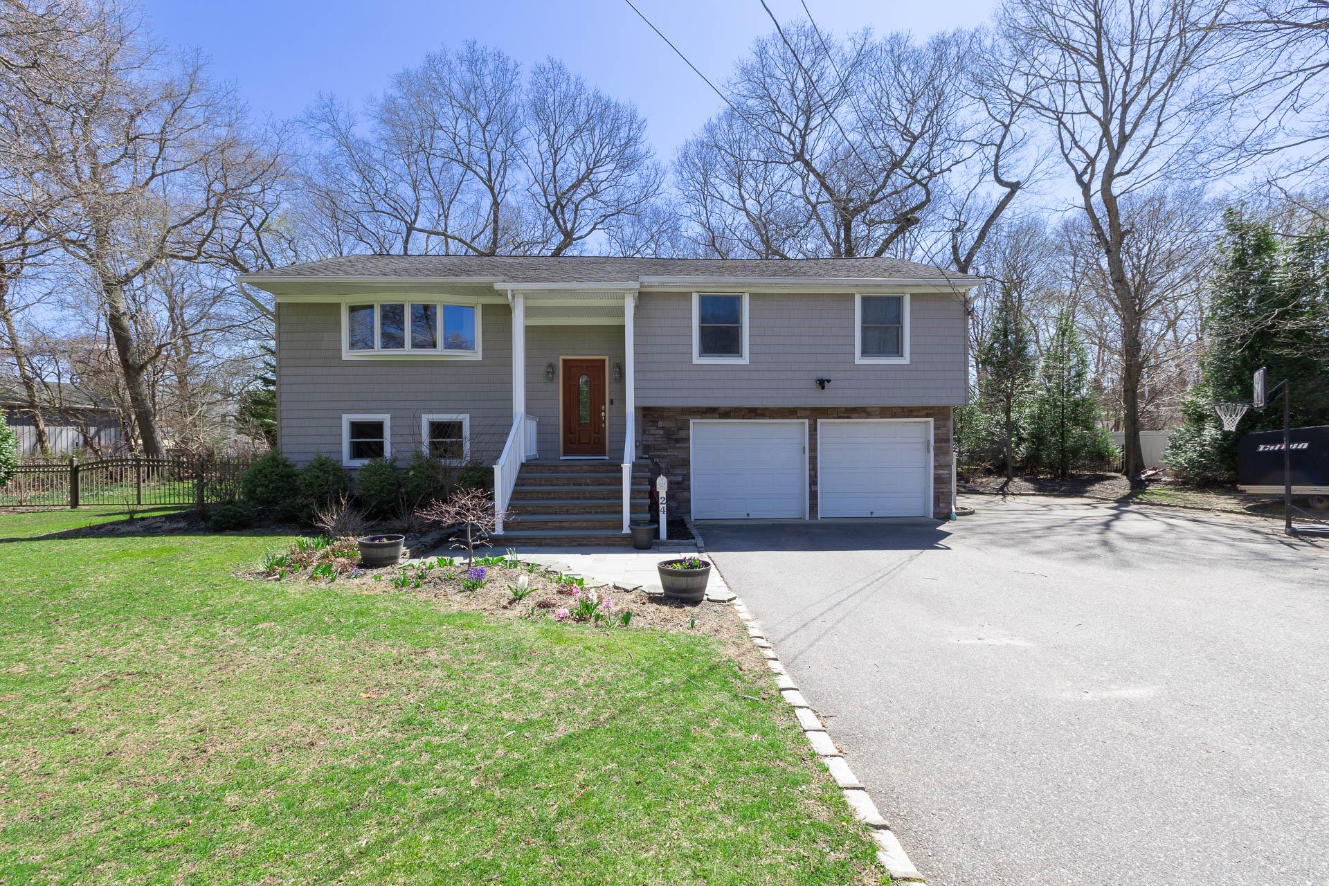 24 Oak Street Property Photo 1