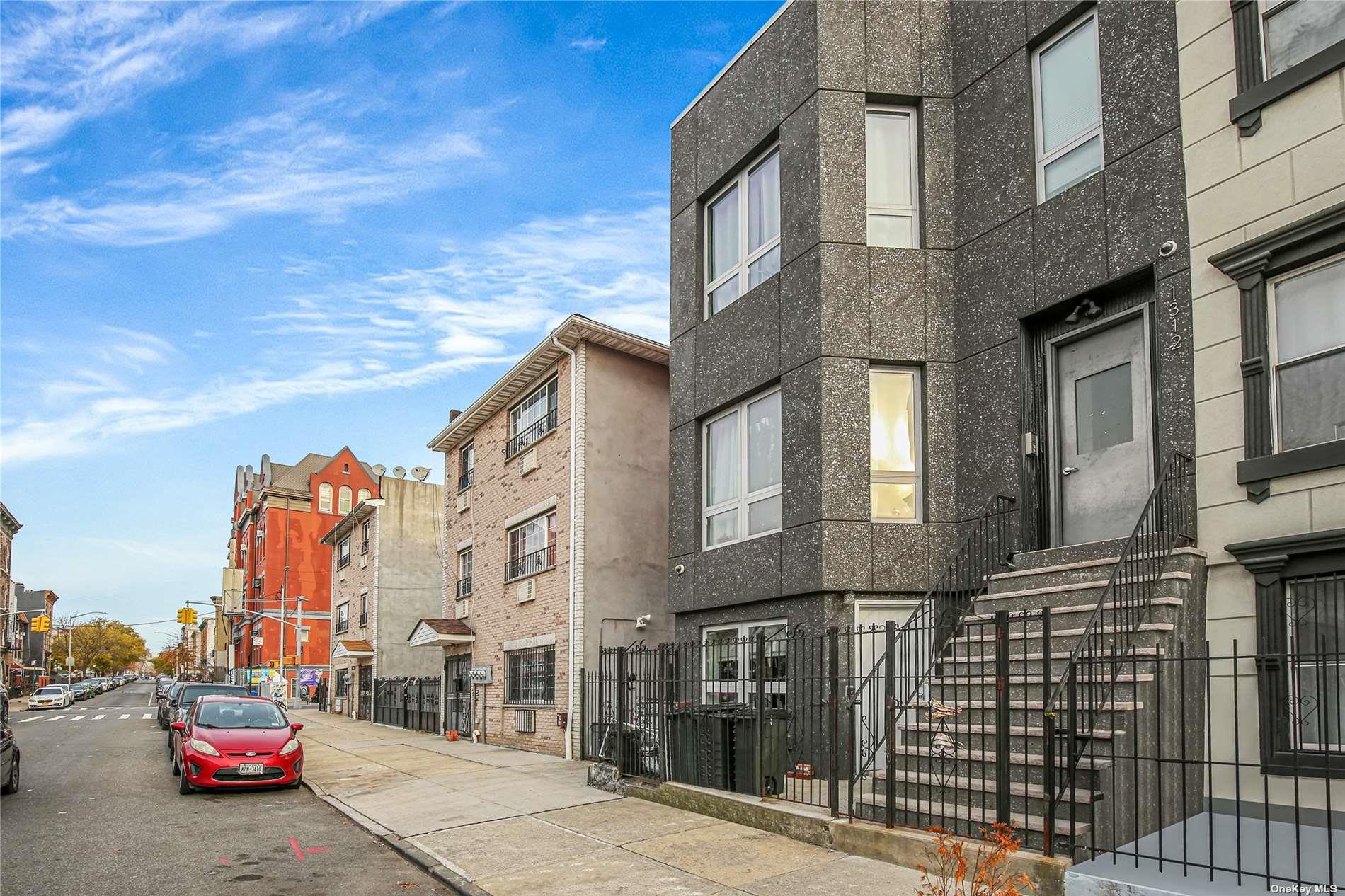 1312 Putnam Ave Property Photo