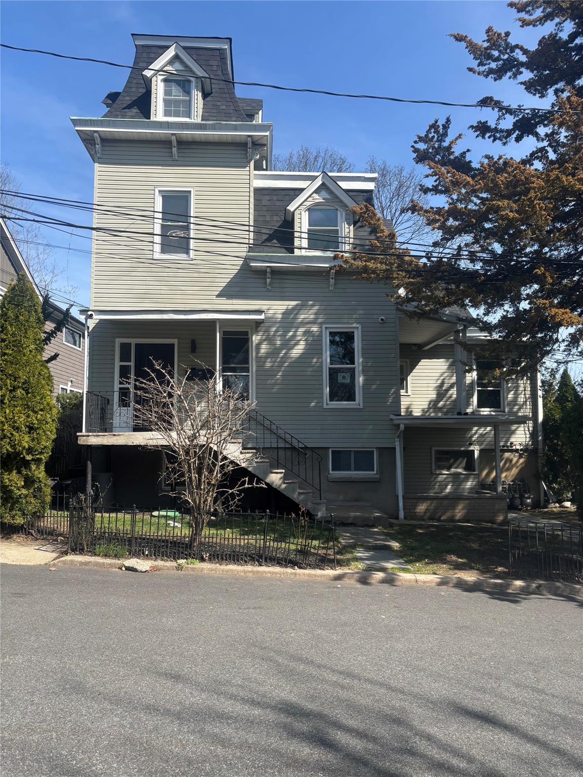 1 Elizabeth 2f Place 2 F Property Photo