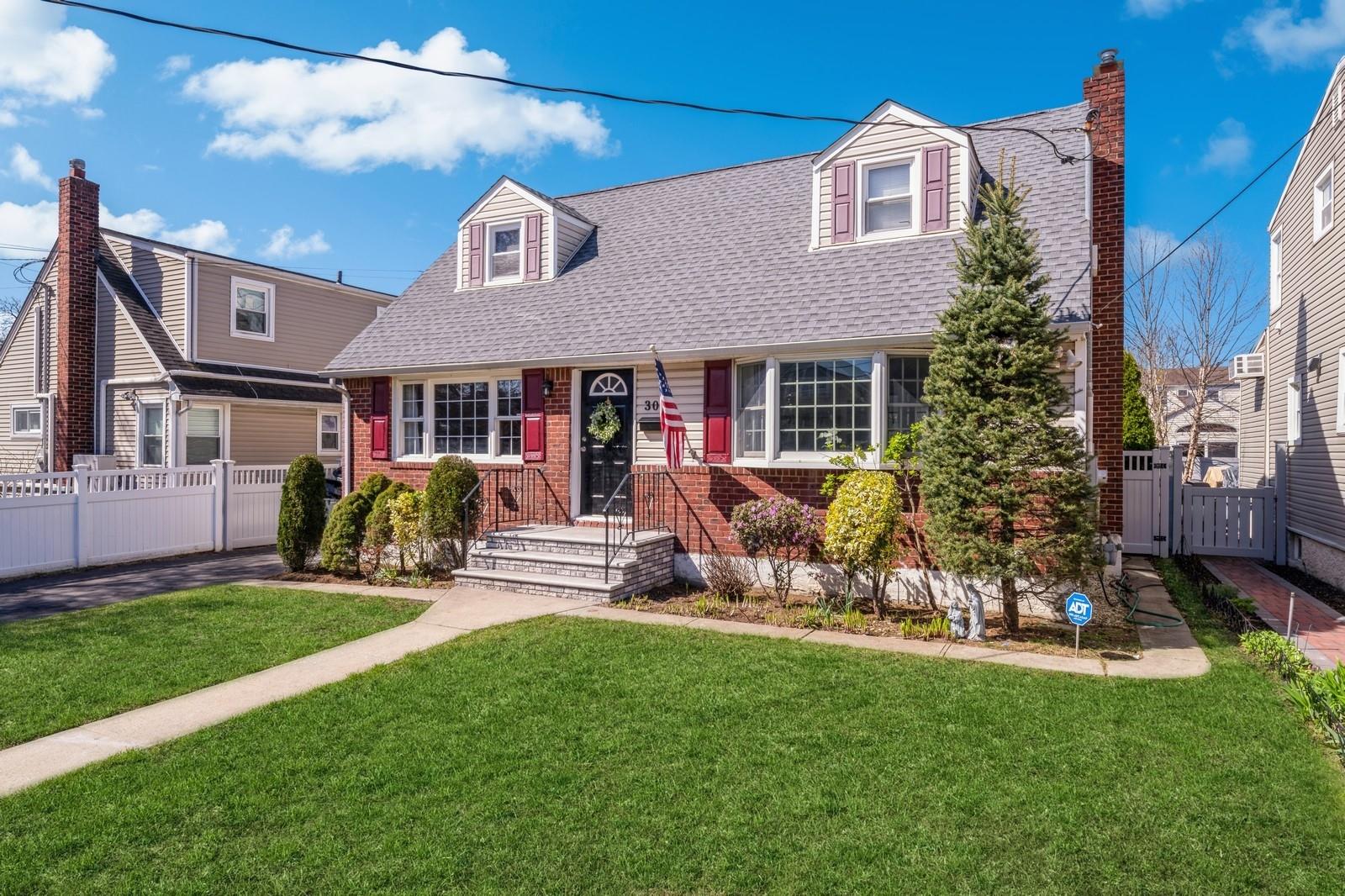 305 Seidman Place Property Photo