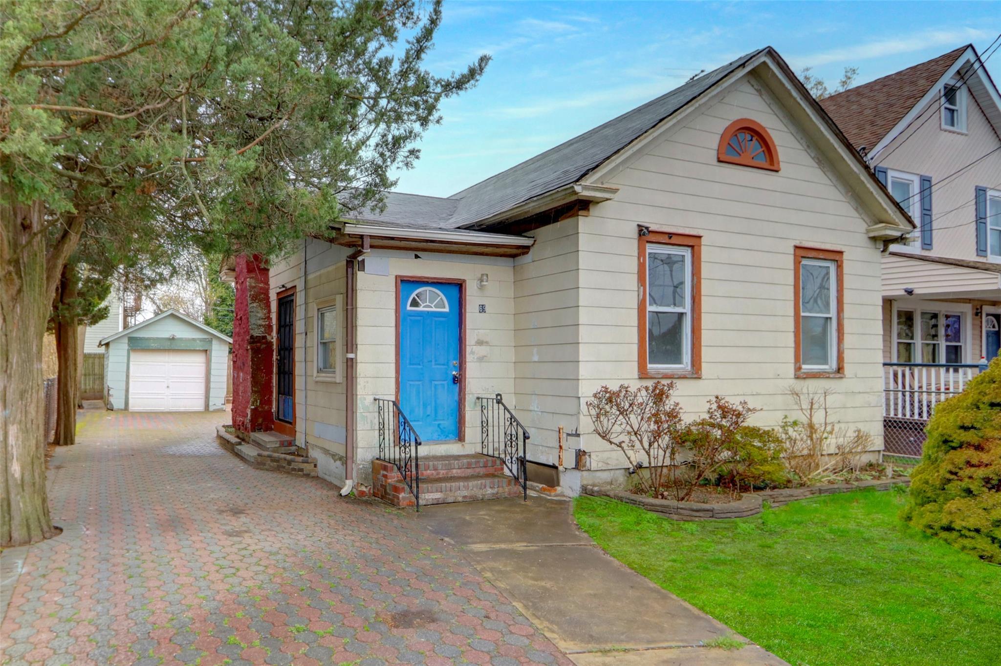 69 Hewlett Street Property Photo