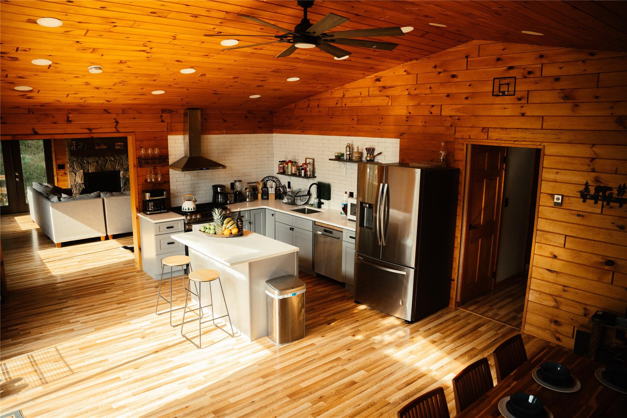 229 Glen Ellyn Road Property Photo 4