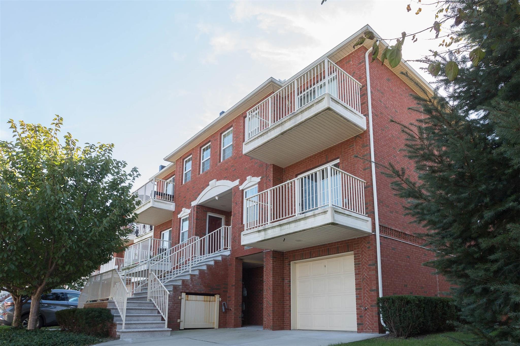 121-10 A Powells Cove Blvd Property Photo