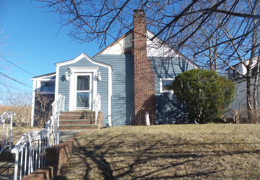 12 Hewlett Point Ave Property Photo