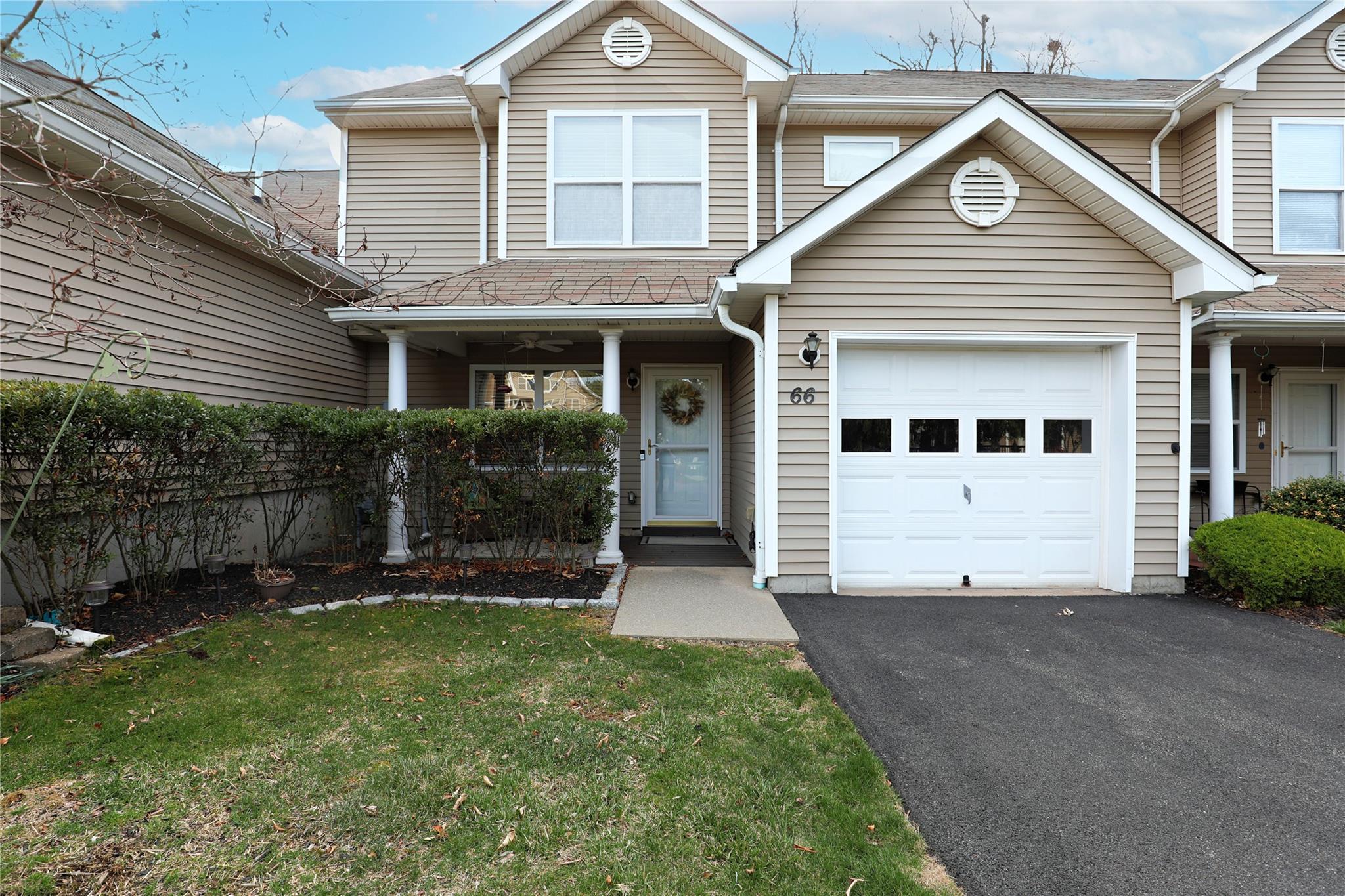 66 Twin Ponds Dr Property Photo