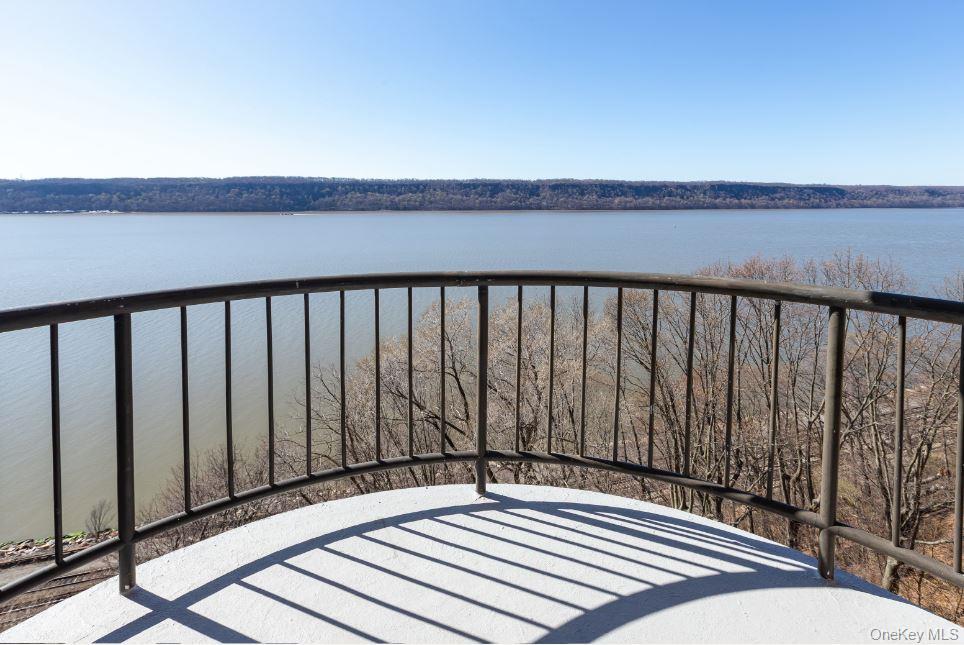 2521 Palisade Avenue 8c Property Photo 3