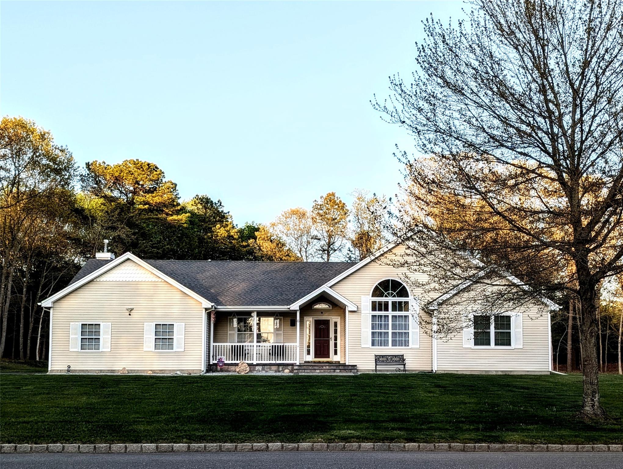 6 Susan Lane Property Photo