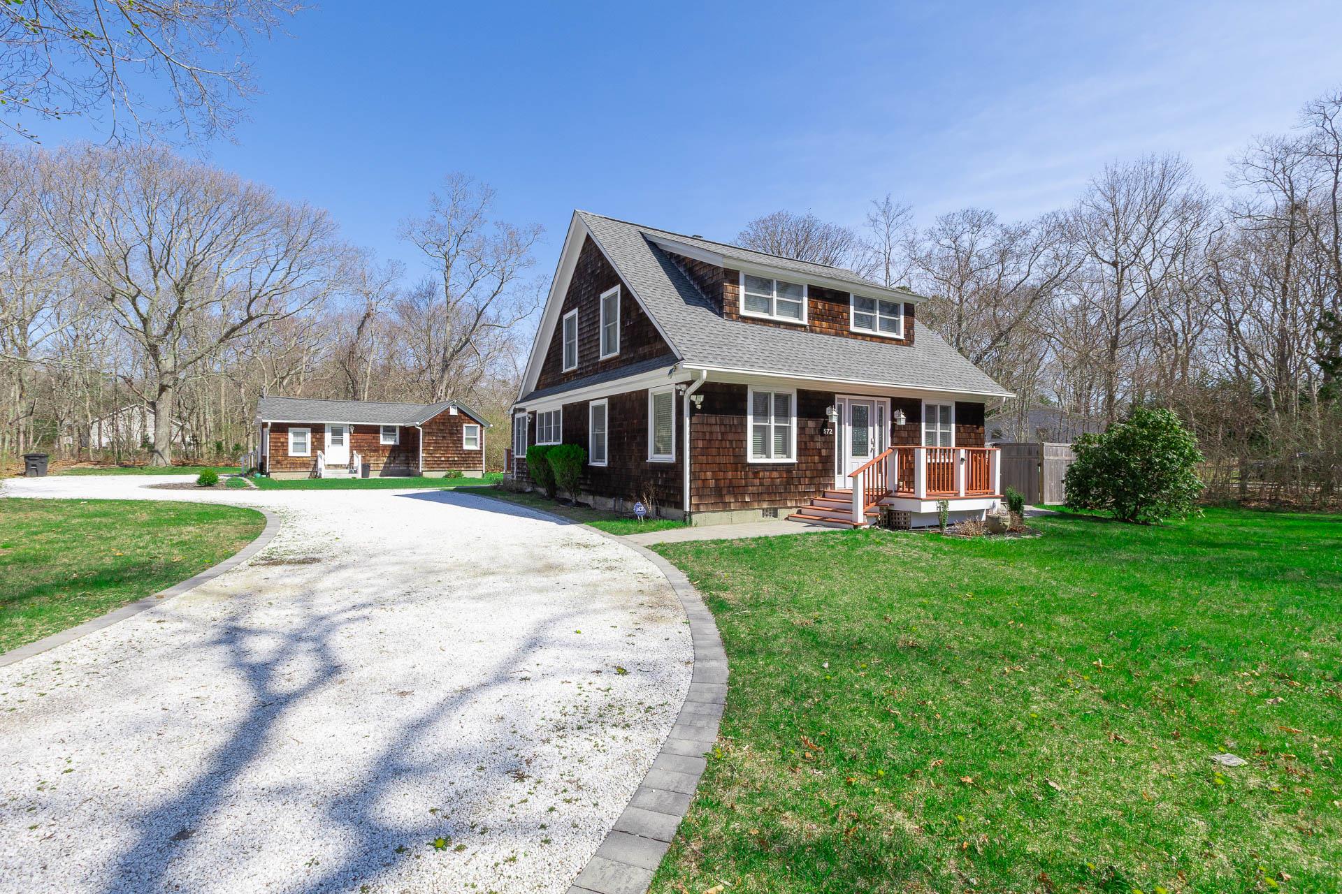 572 Montauk Highway Property Photo