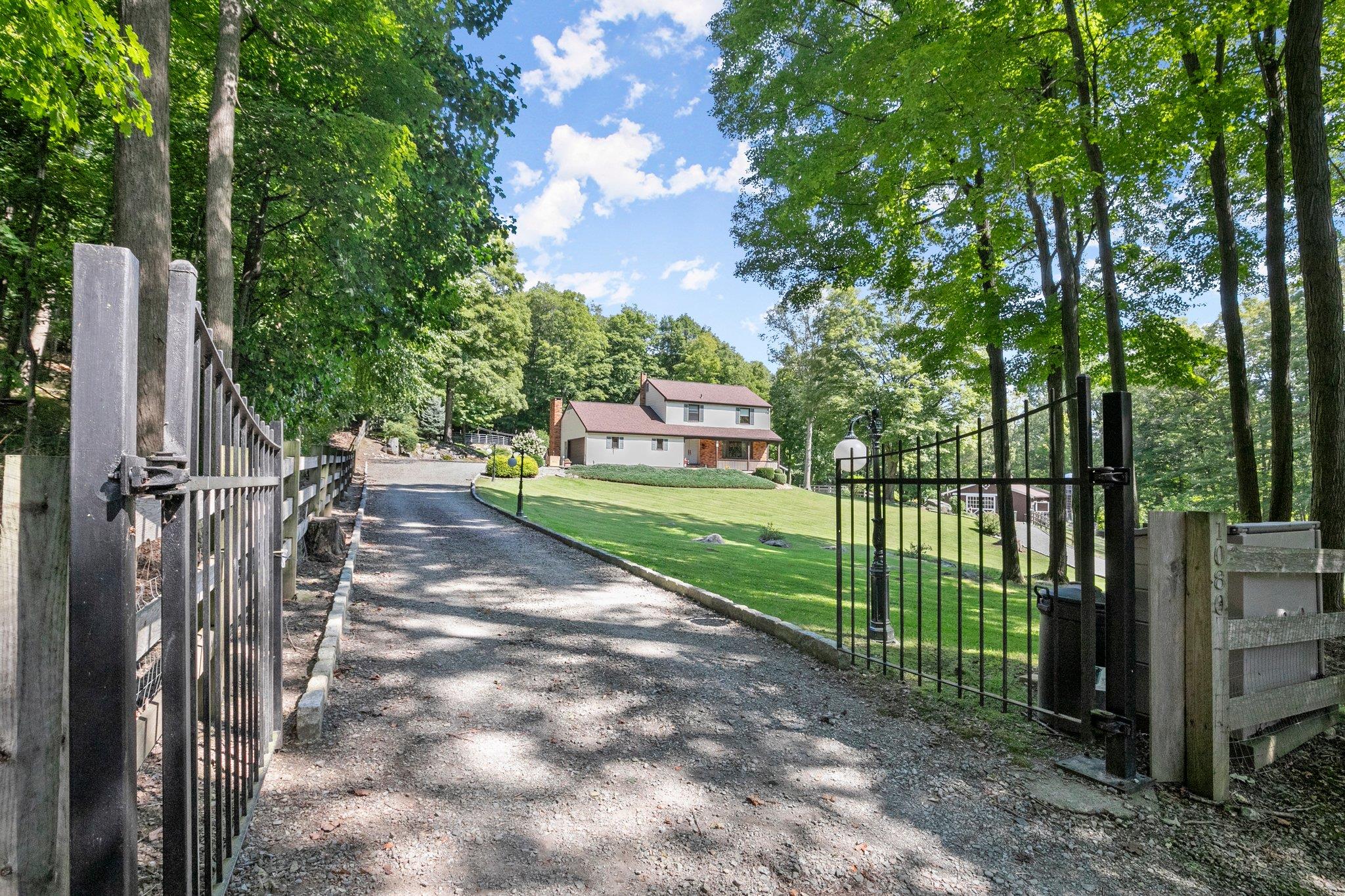 1080 E Mountain Road Property Photo 4