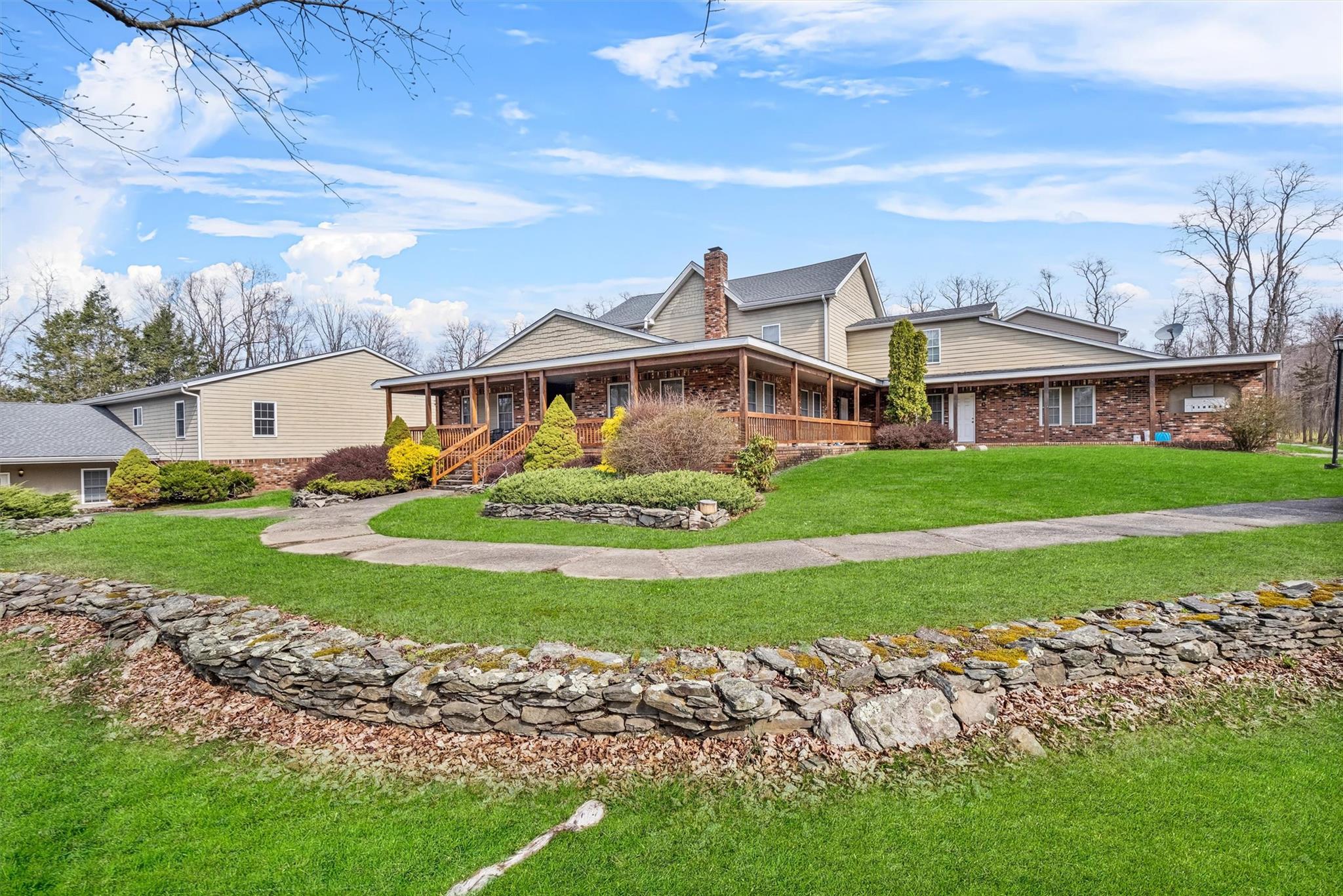 18 Willow Way Property Photo