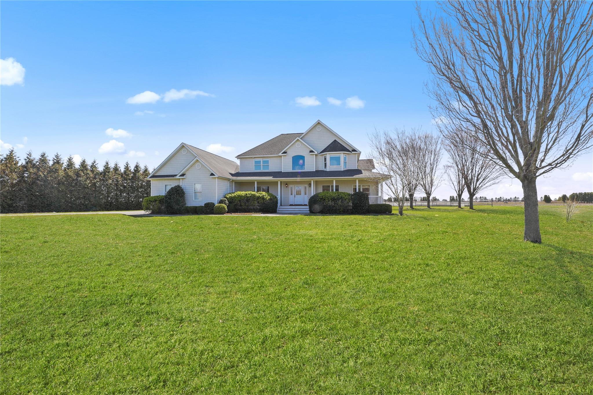 703 Herricks Ln Property Photo
