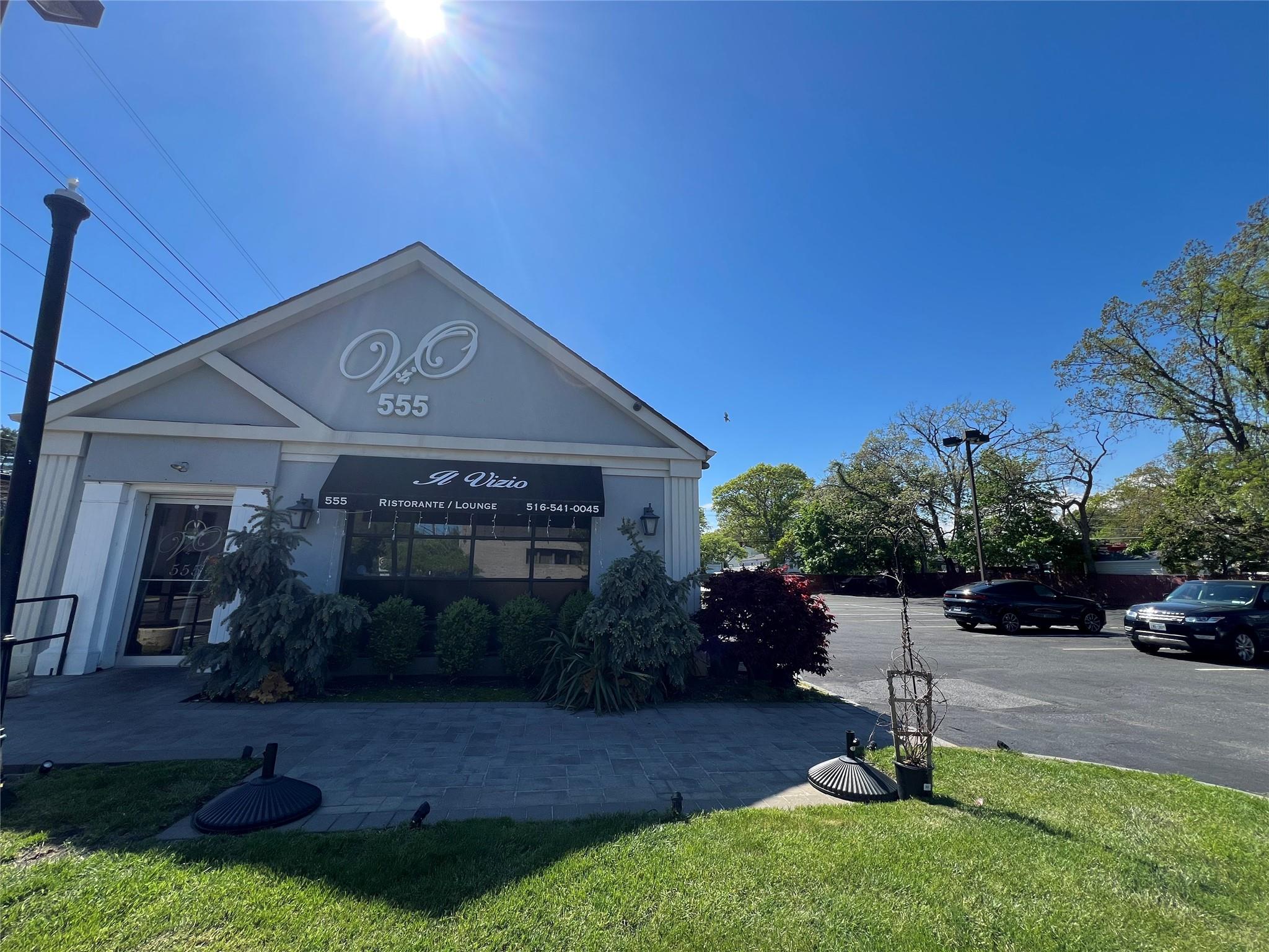 555 Broadway Property Photo