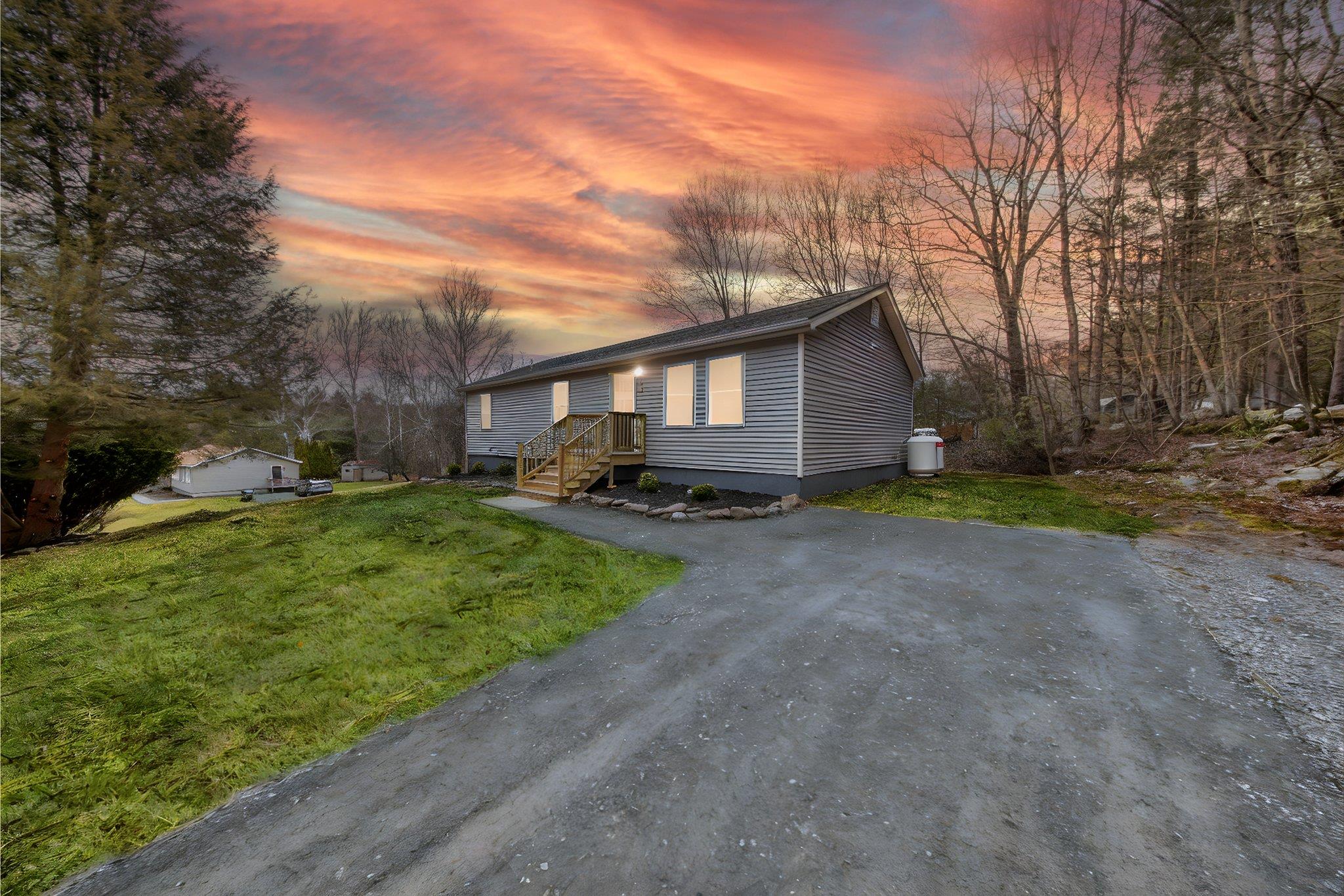 5 Schoolhouse Ln Property Photo