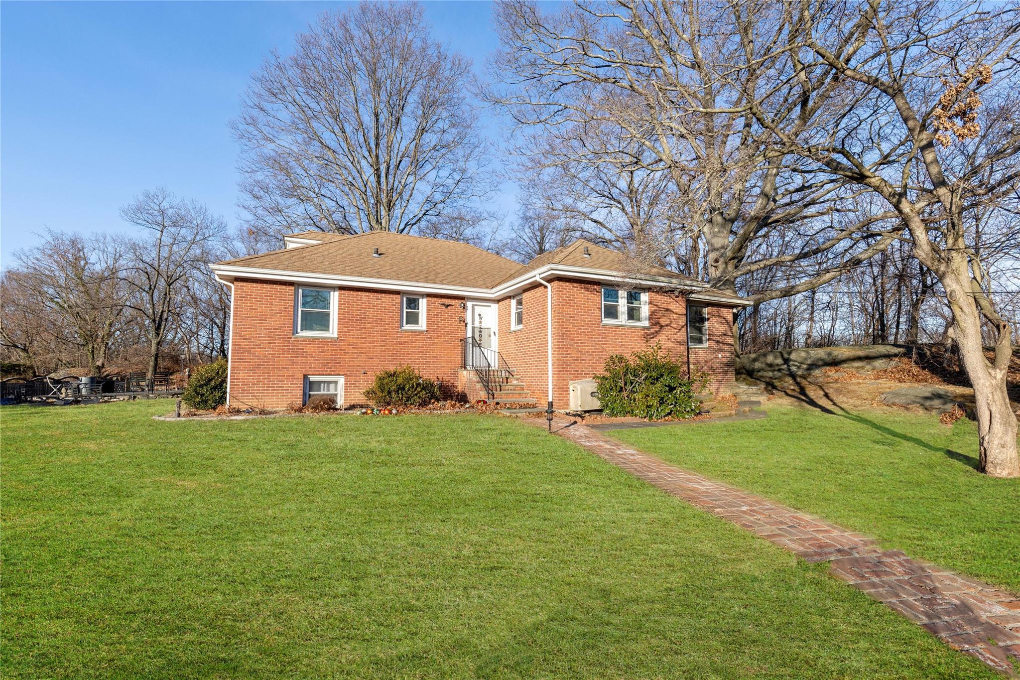 176 Adelphi Ave Property Photo