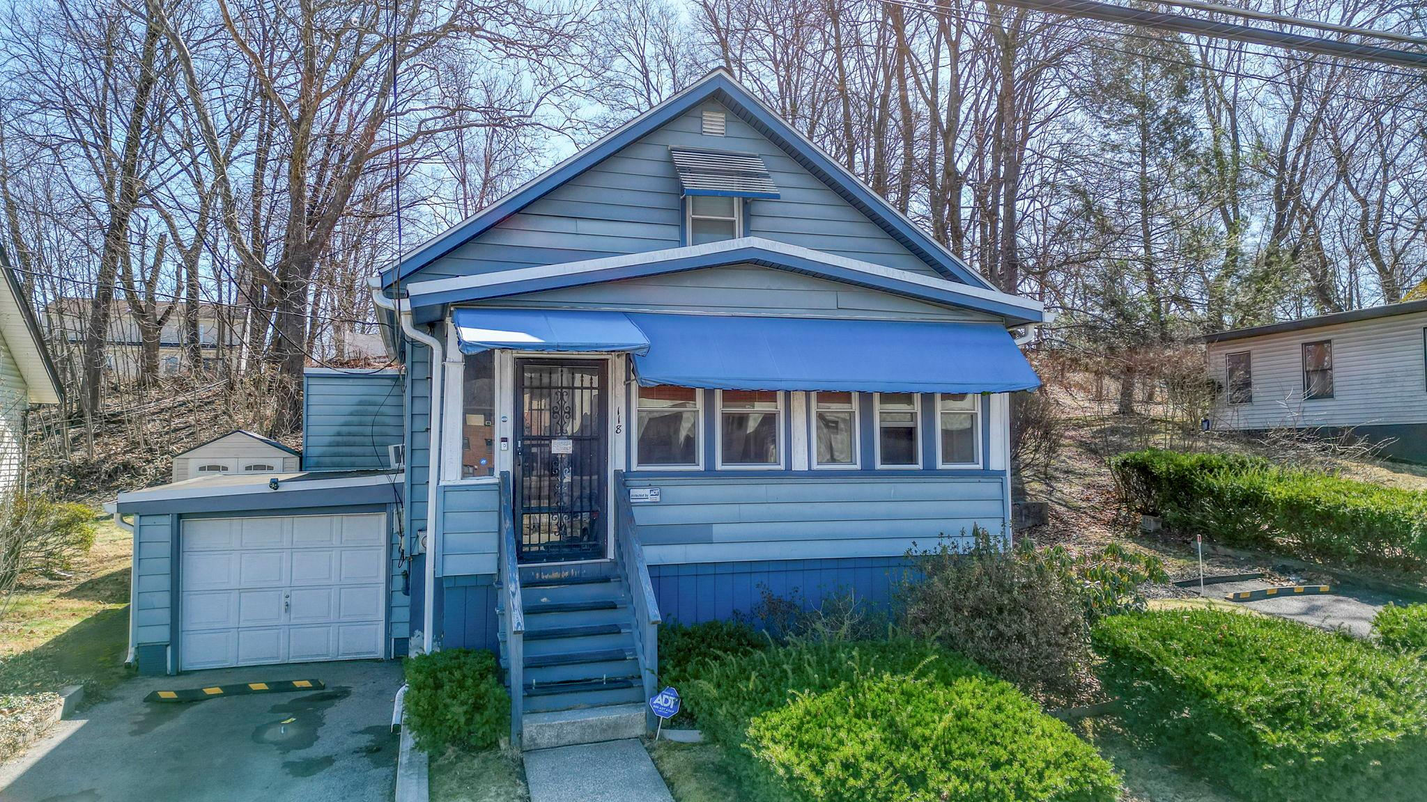 118 Hudson Ave Property Photo