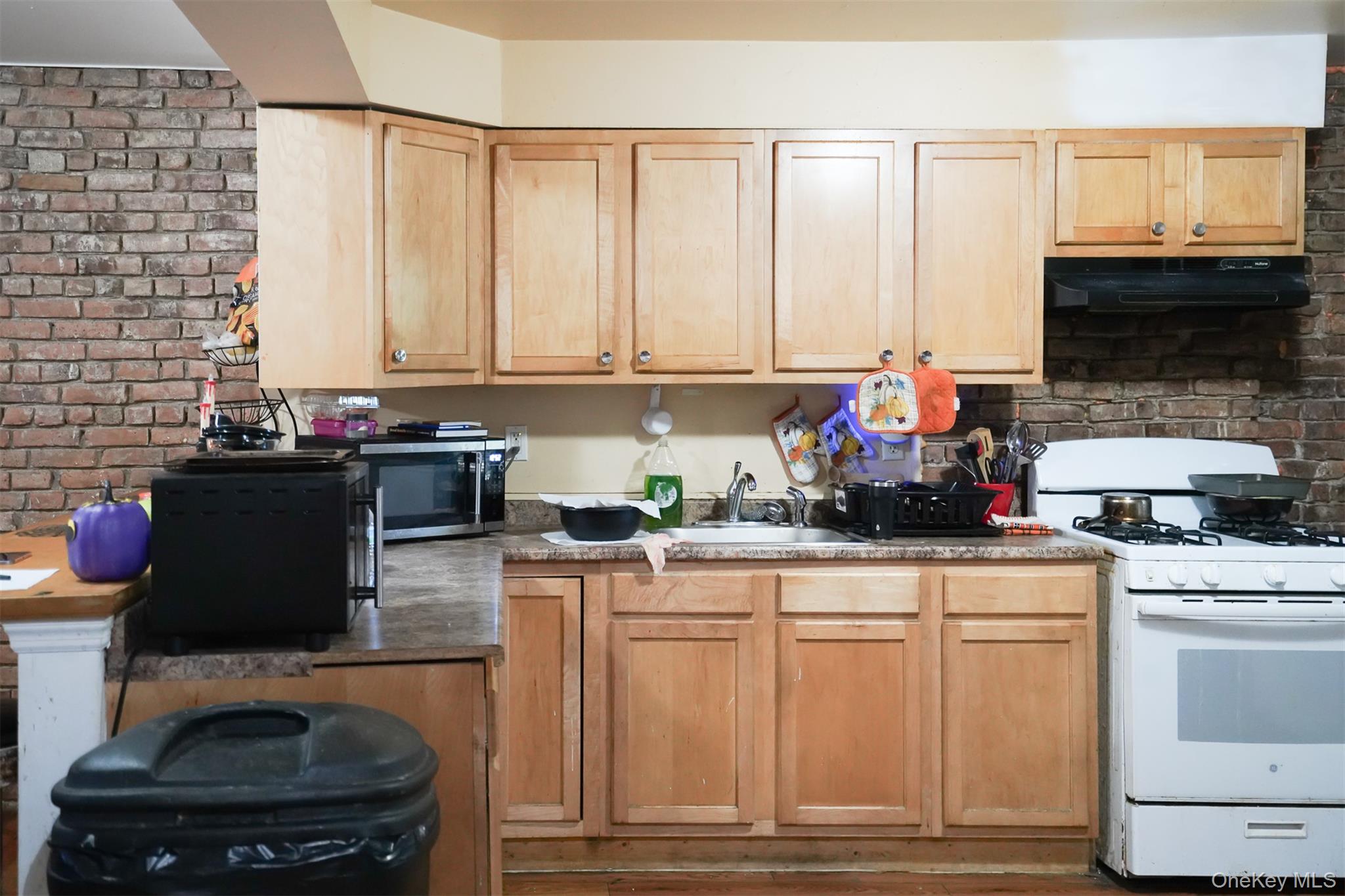 138 S Clark Street Property Photo 19