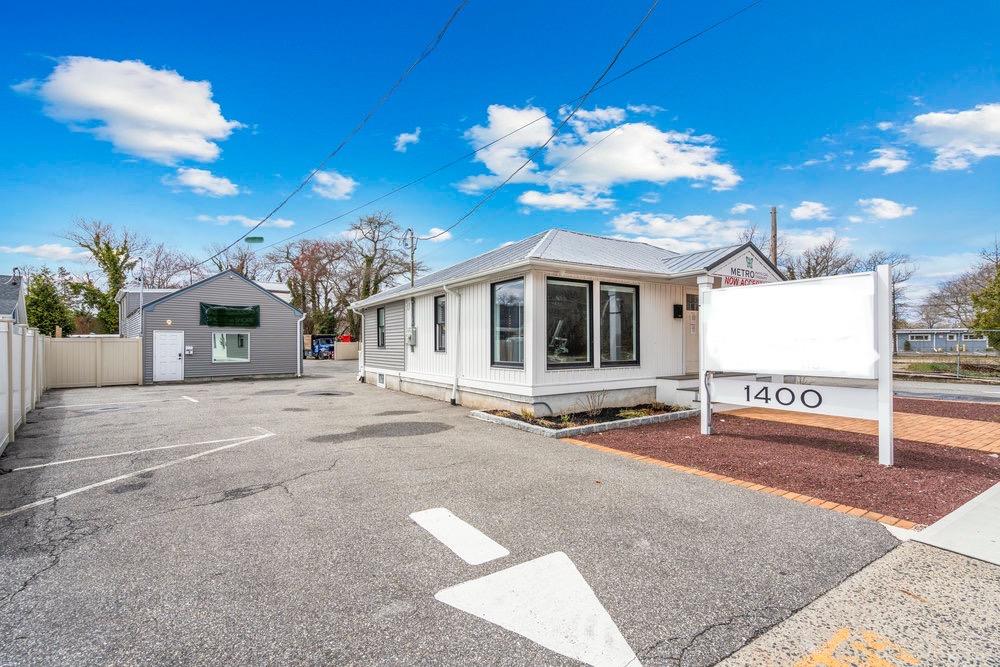 1400 Montauk Hwy Property Photo