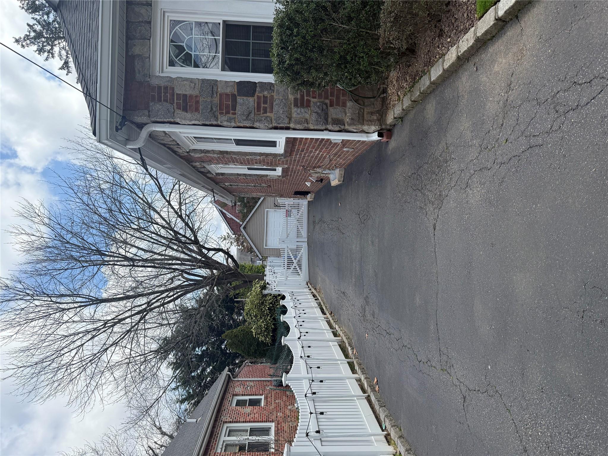 1905 Bryant Place Property Photo 3